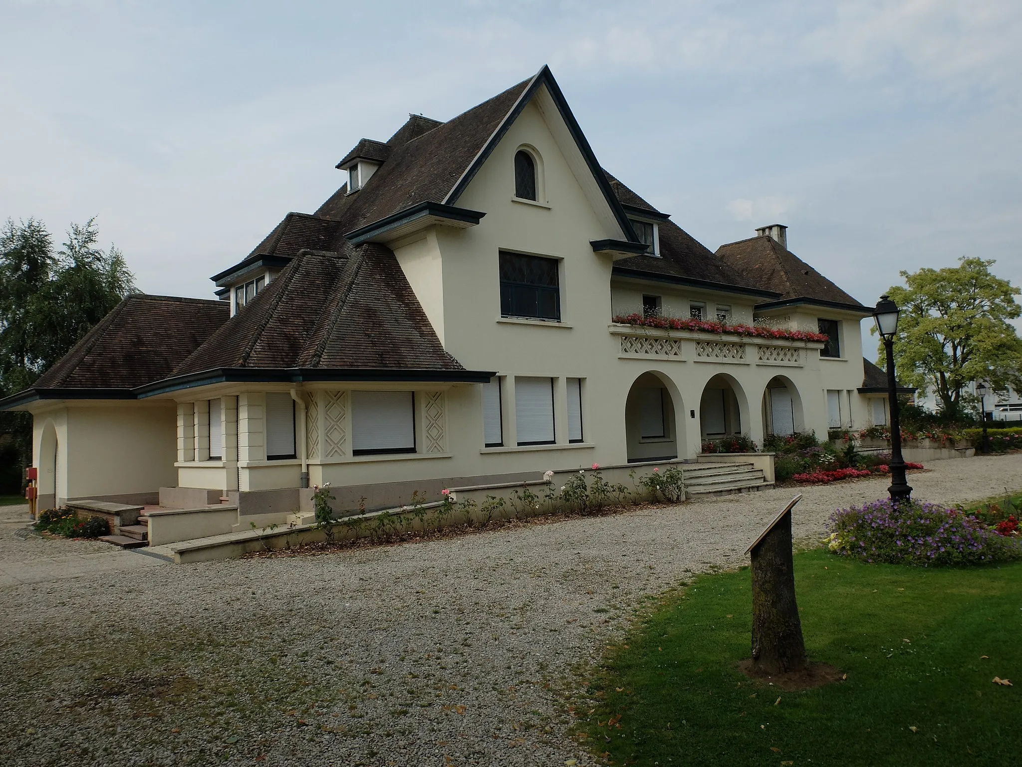 Photo showing: Vue de l'hôtel de ville de Baisieux (Nord).