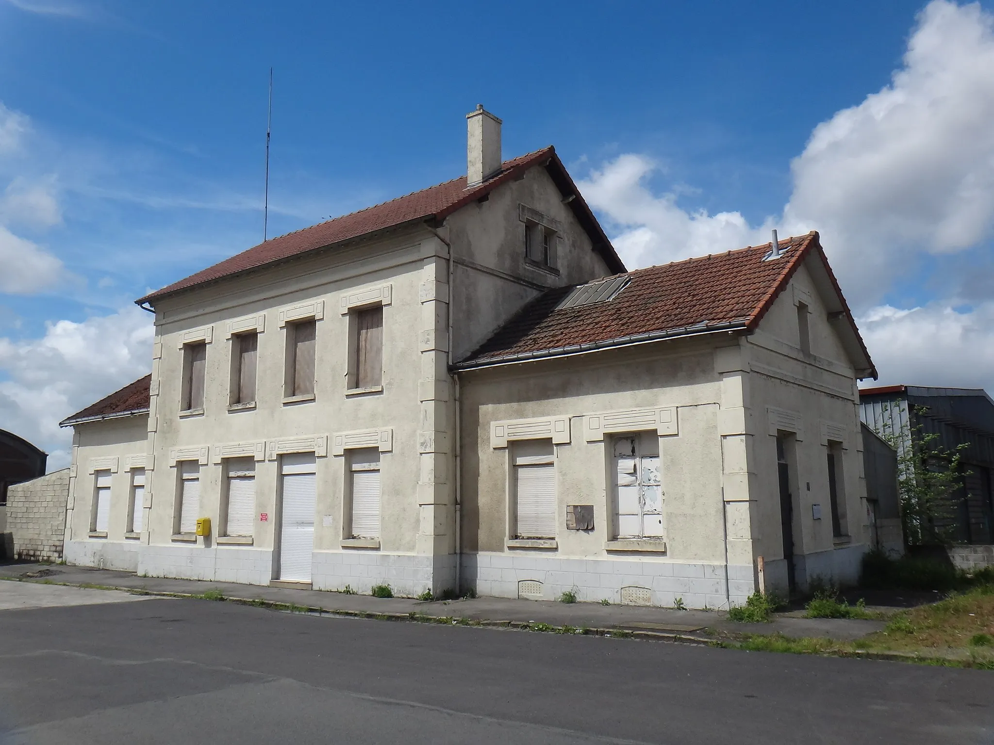 Photo showing: Ancienne gare de Bapaume, Pas-de-Calais, France, en mai 2014.