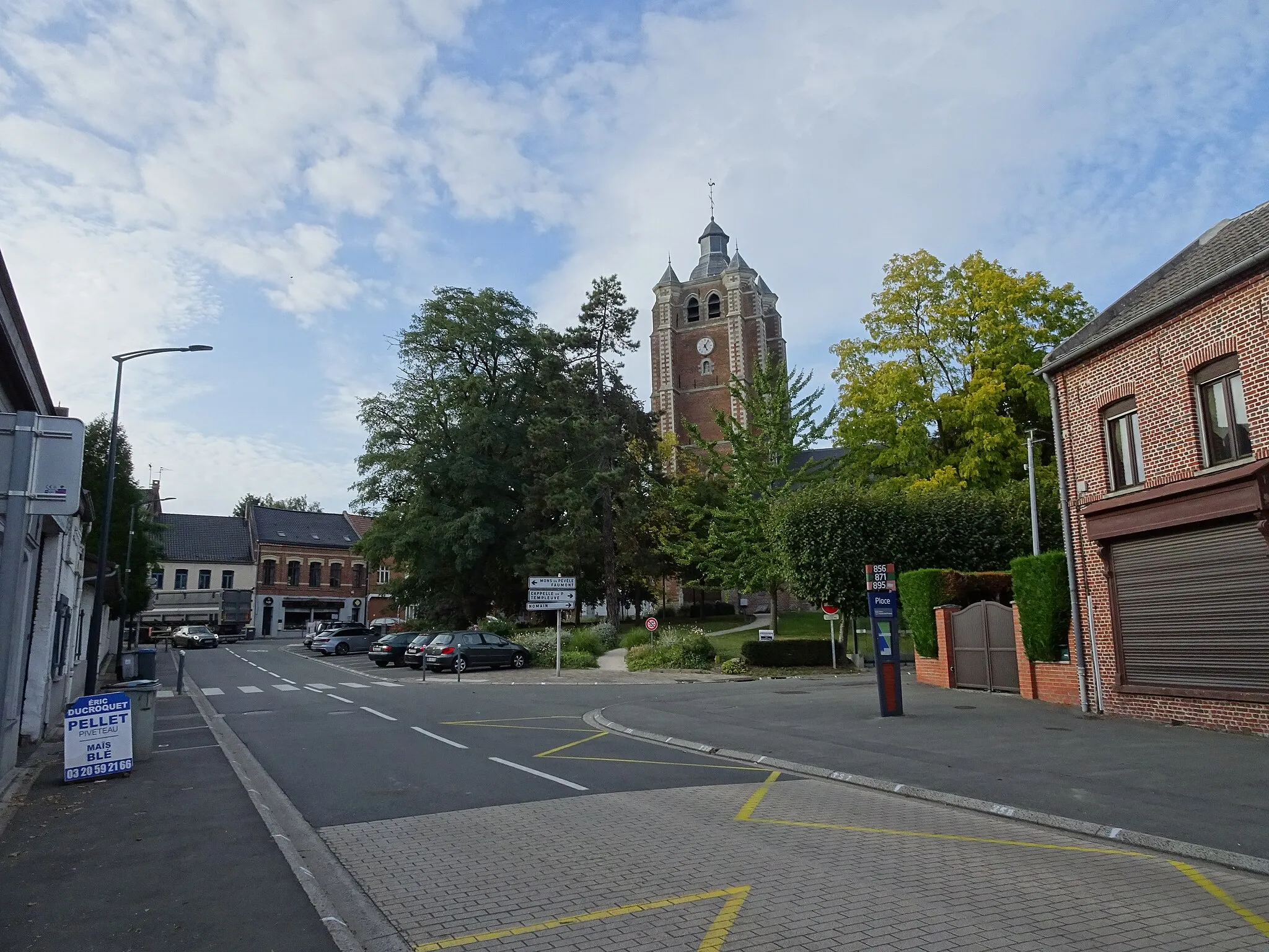 Photo showing: This building is inscrit au titre des monuments historiques de la France. It is indexed in the base Mérimée, a database of architectural heritage maintained by the French Ministry of Culture, under the reference PA00107377 .