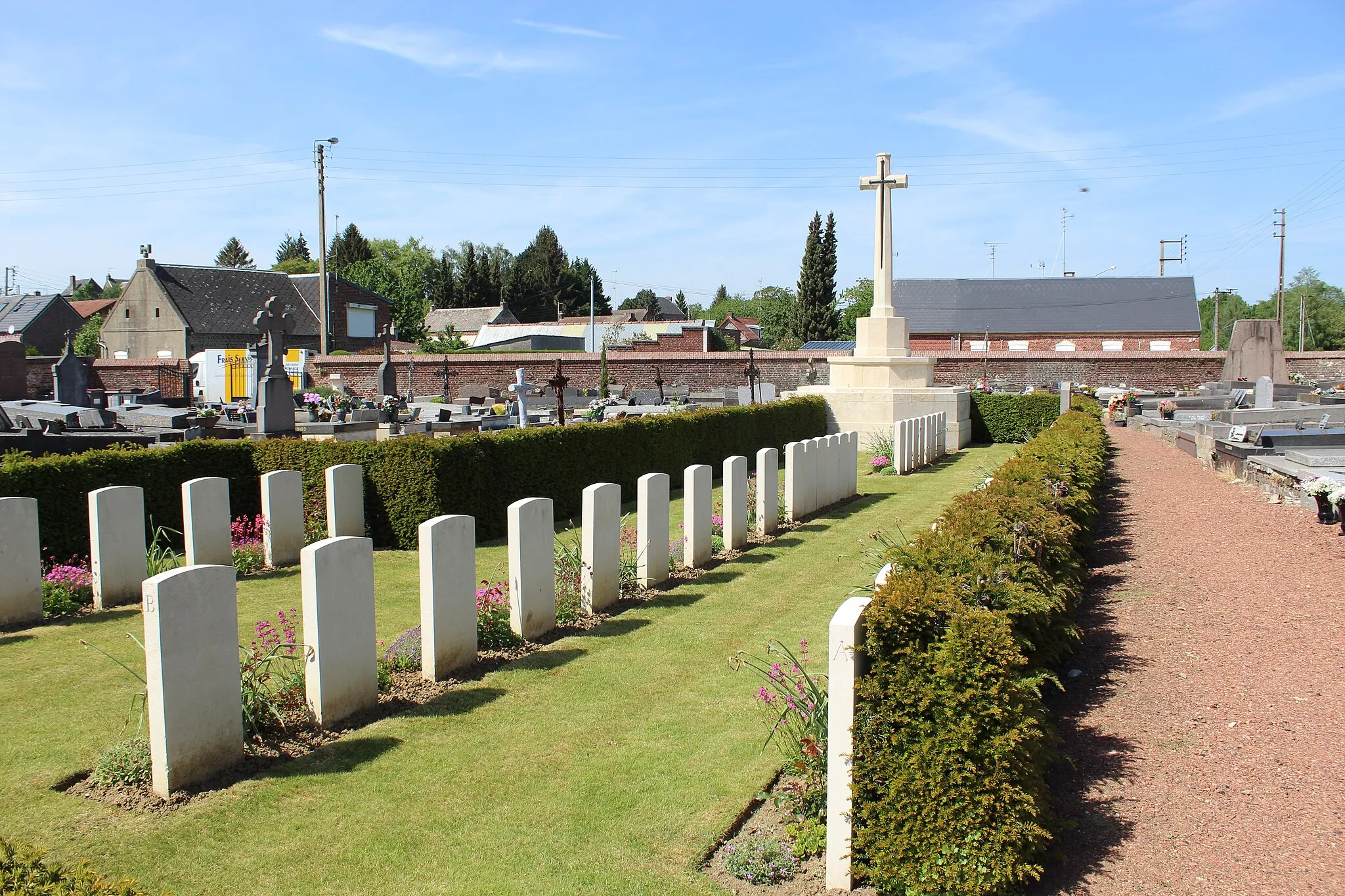 Photo showing: Le cimetière militaire.