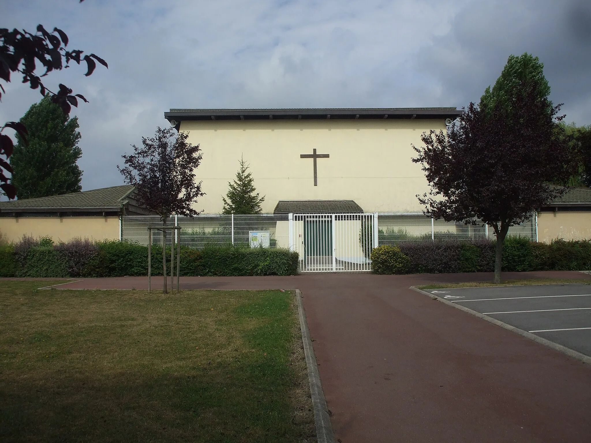 Photo showing: église Saint Paul de Beuvrages, vue d'ensemble