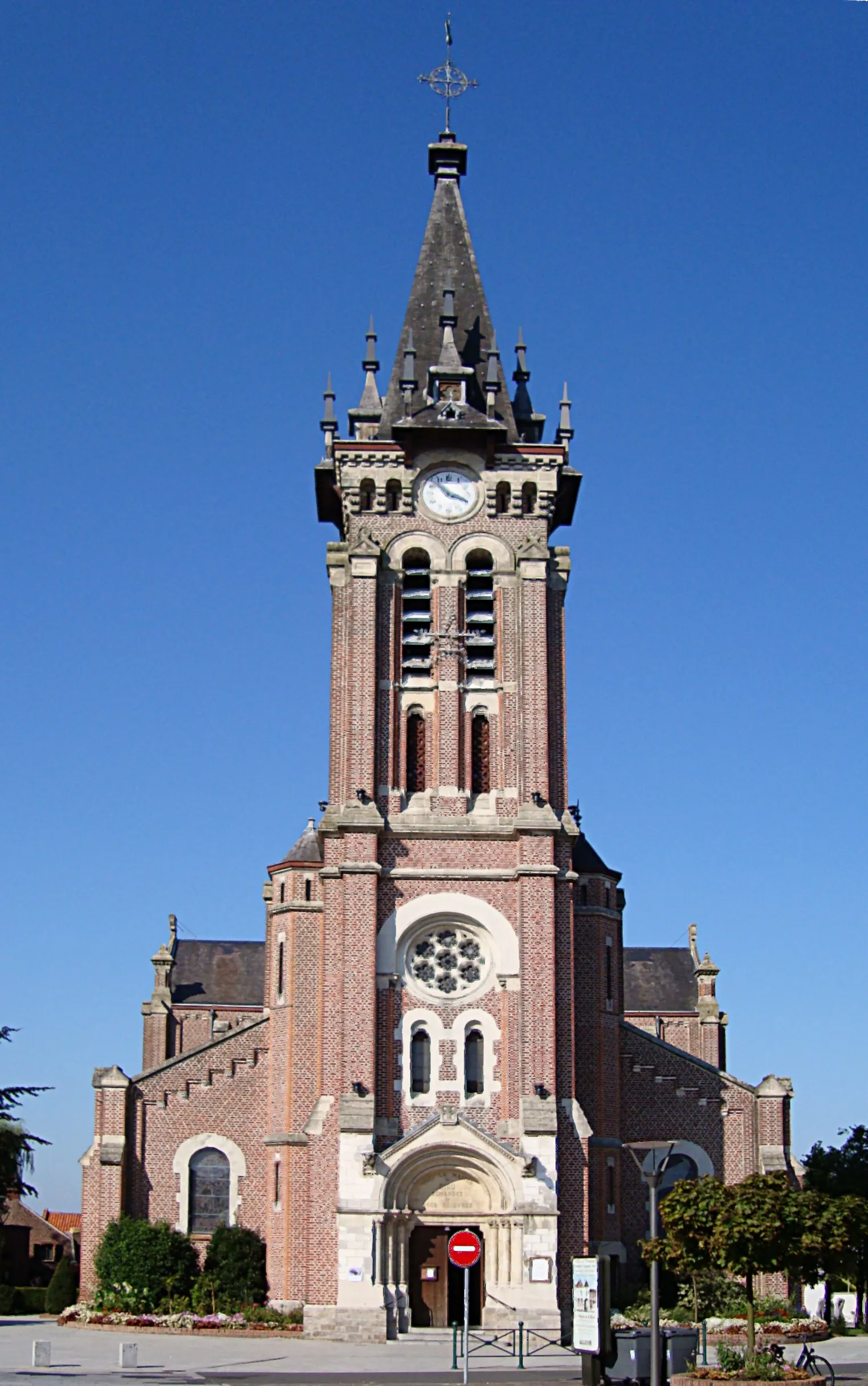 Photo showing: L'église Saint-Vaast de Bondues (Nord). De style néo-roman, elle est construite en 1893 par l'architecte roubaisien Paul Destombes.