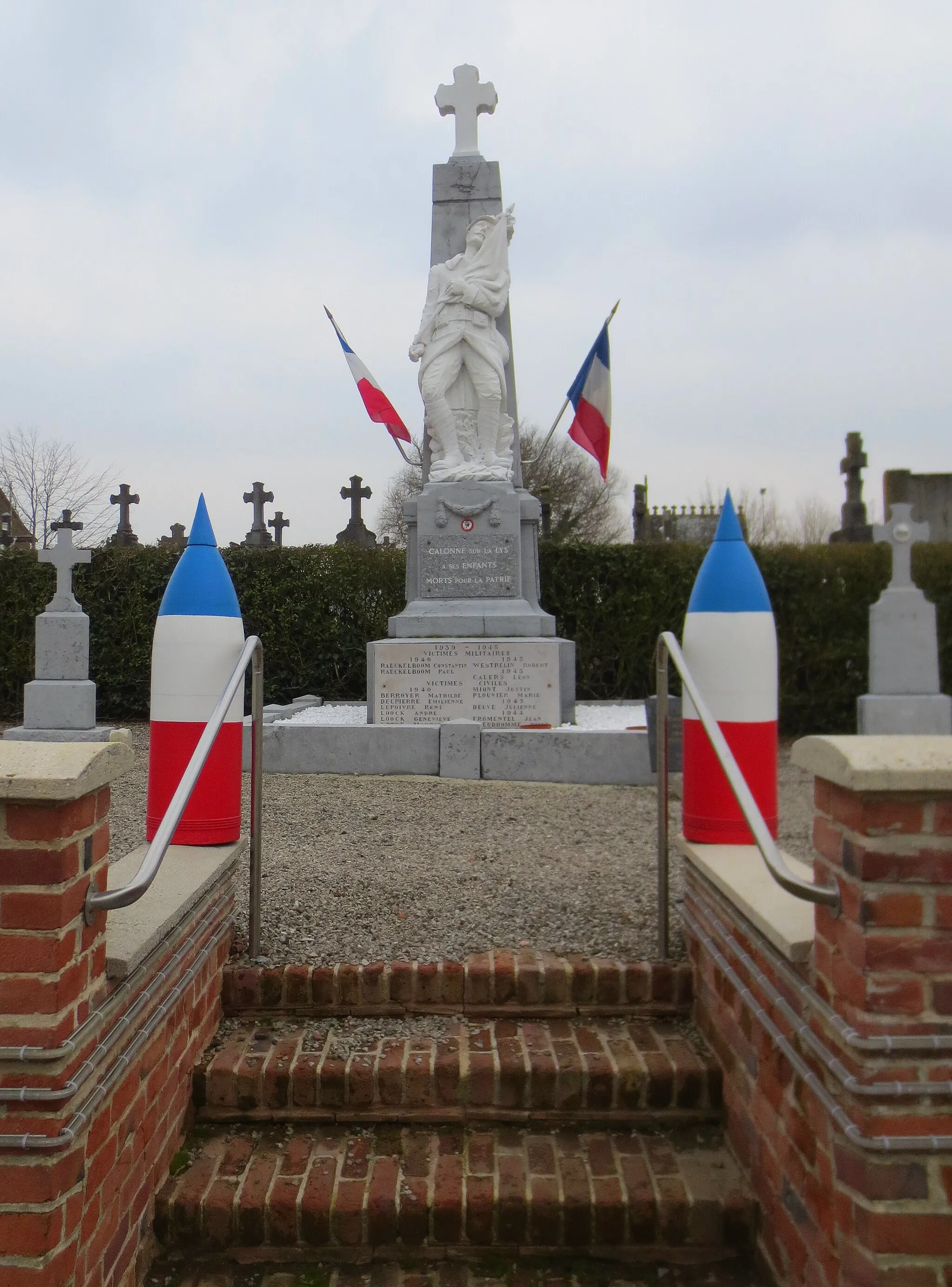 Photo showing: Le monument aux morts de Calonne-sur-la-Lys.