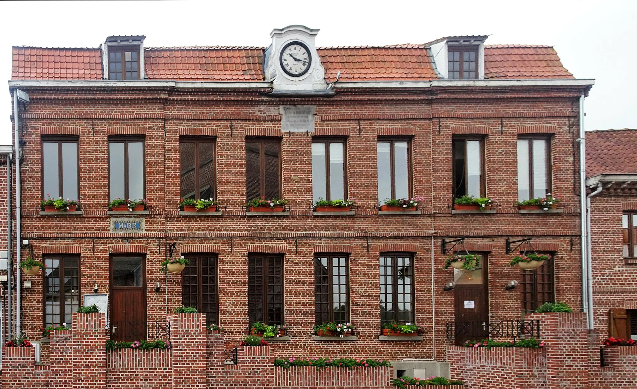 Photo showing: Façade de la mairie de Camphin-en-Pévèle Nord Hauts-de-France. Depicted place: town hall of Camphin-en-Pévèle