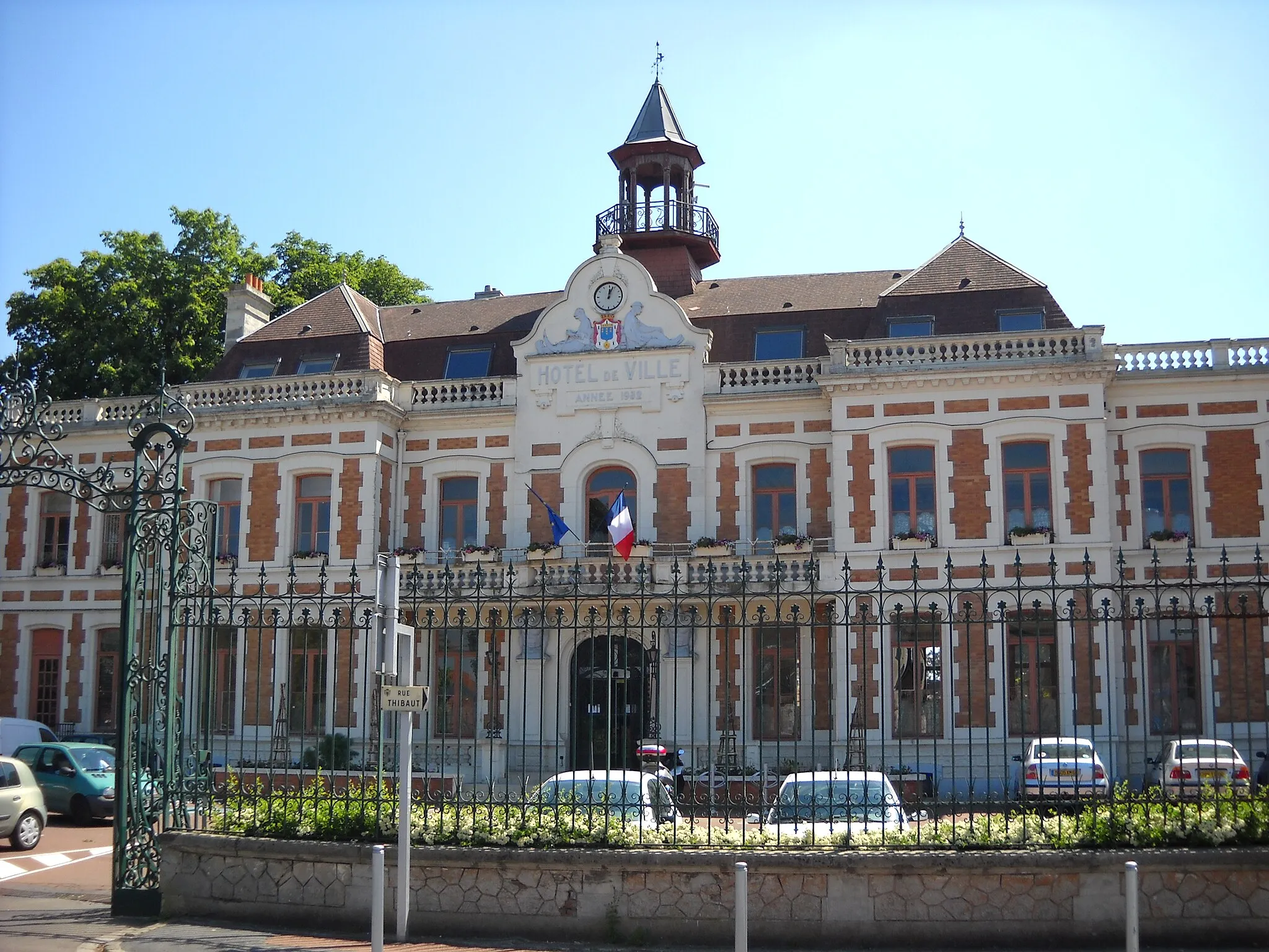 Photo showing: The town hall of Carvin, Pas-de-Calais, en:France.