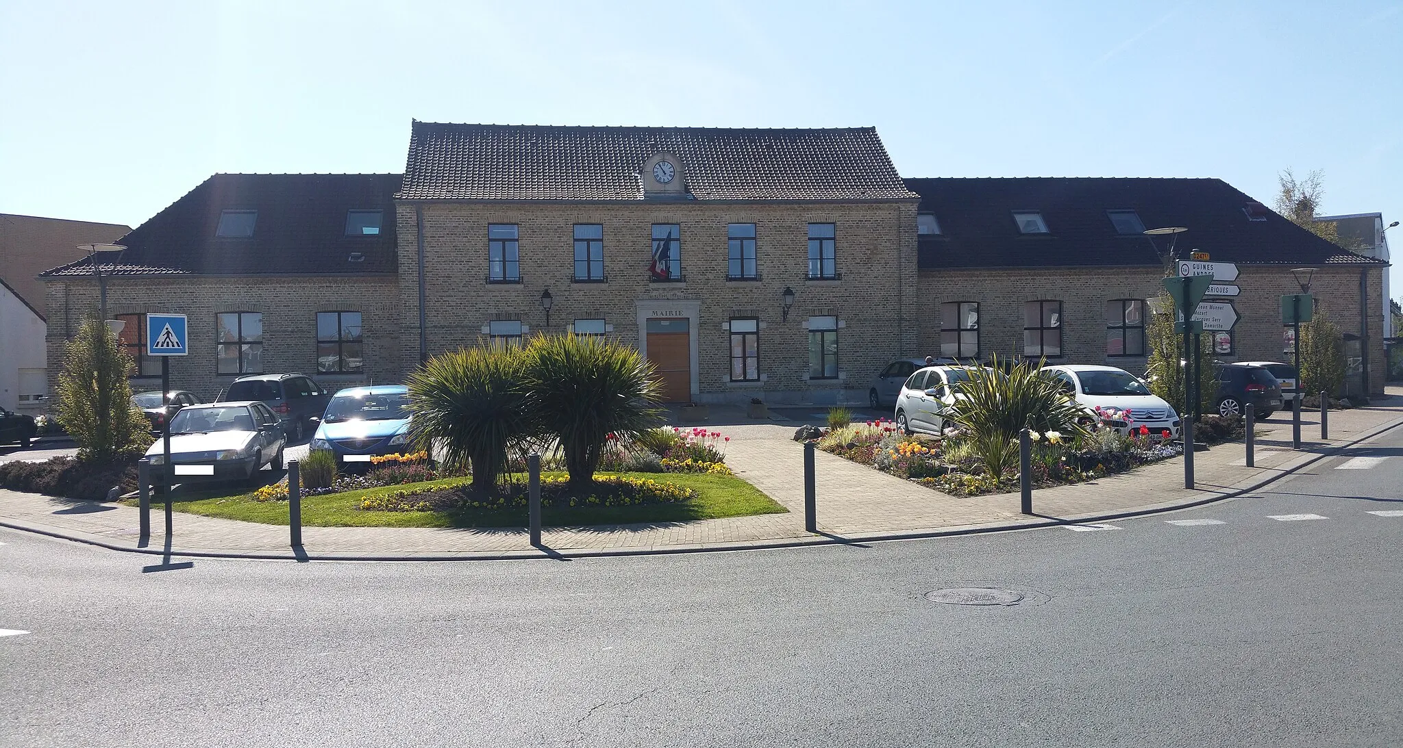 Photo showing: Vue de la mairie de Coulogne.