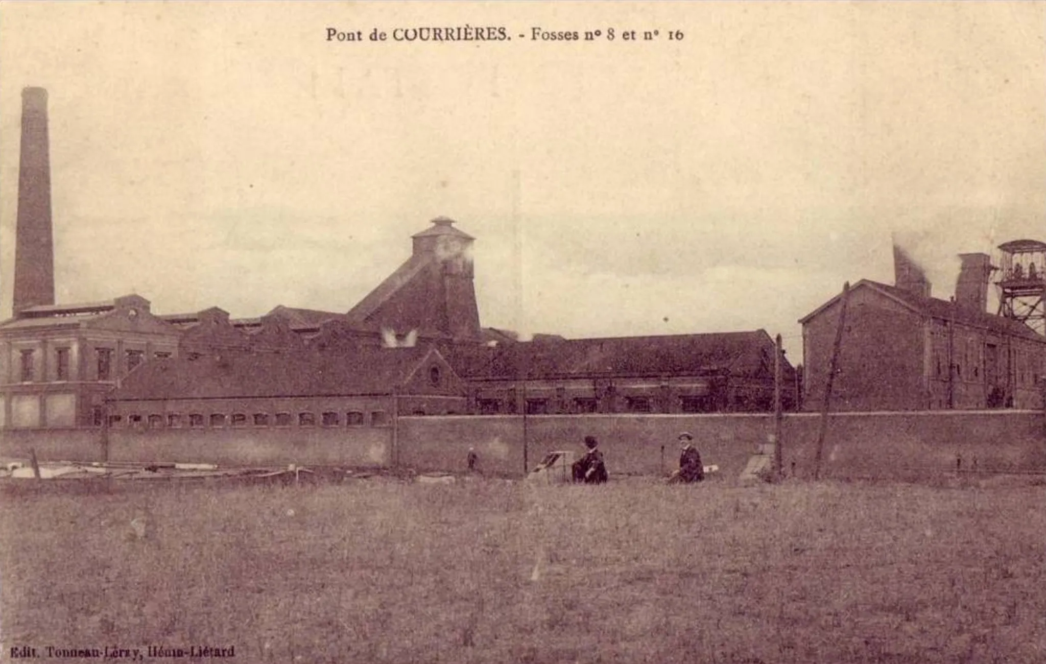 Photo showing: La fosse n° 8 - 16 dite Gabriel Portier de la Compagnie des mines de Courrières était un charbonnage constitué de deux puits situé à Courrières, Pas-de-Calais, Nord-Pas-de-Calais, France.