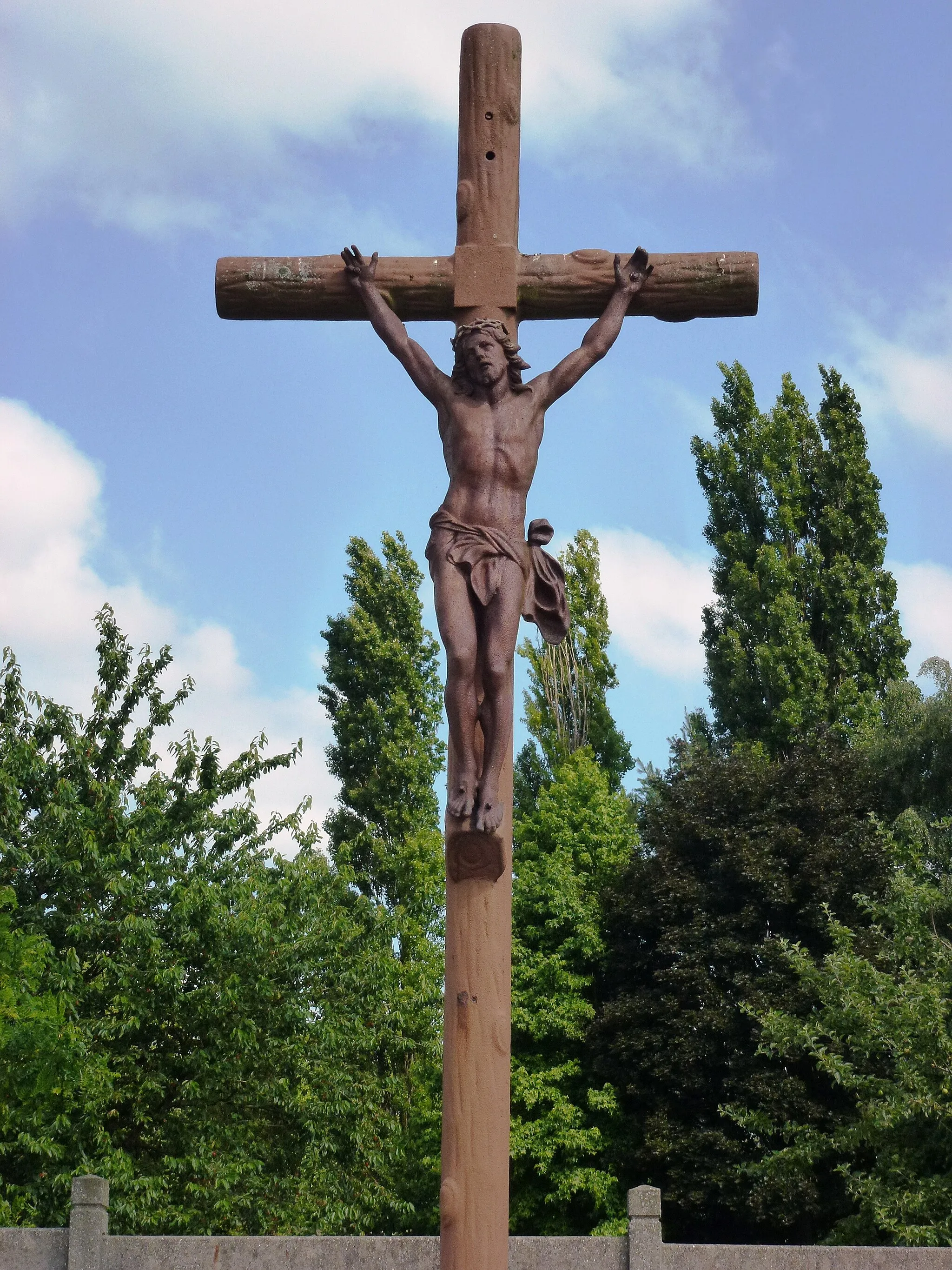 Photo showing: Douvrin (Pas-de-Calais, Fr) croix de cimetière