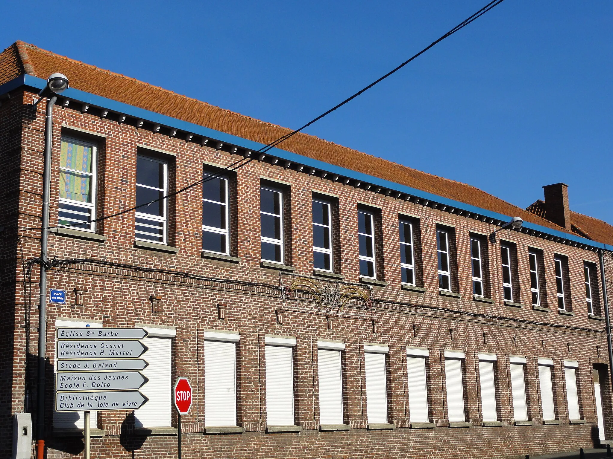 Photo showing: Écoles des cités de la Fosse n° 1 de la Compagnie des mines de Drocourt, Drocourt, Pas-de-Calais, Nord-Pas-de-Calais, France.