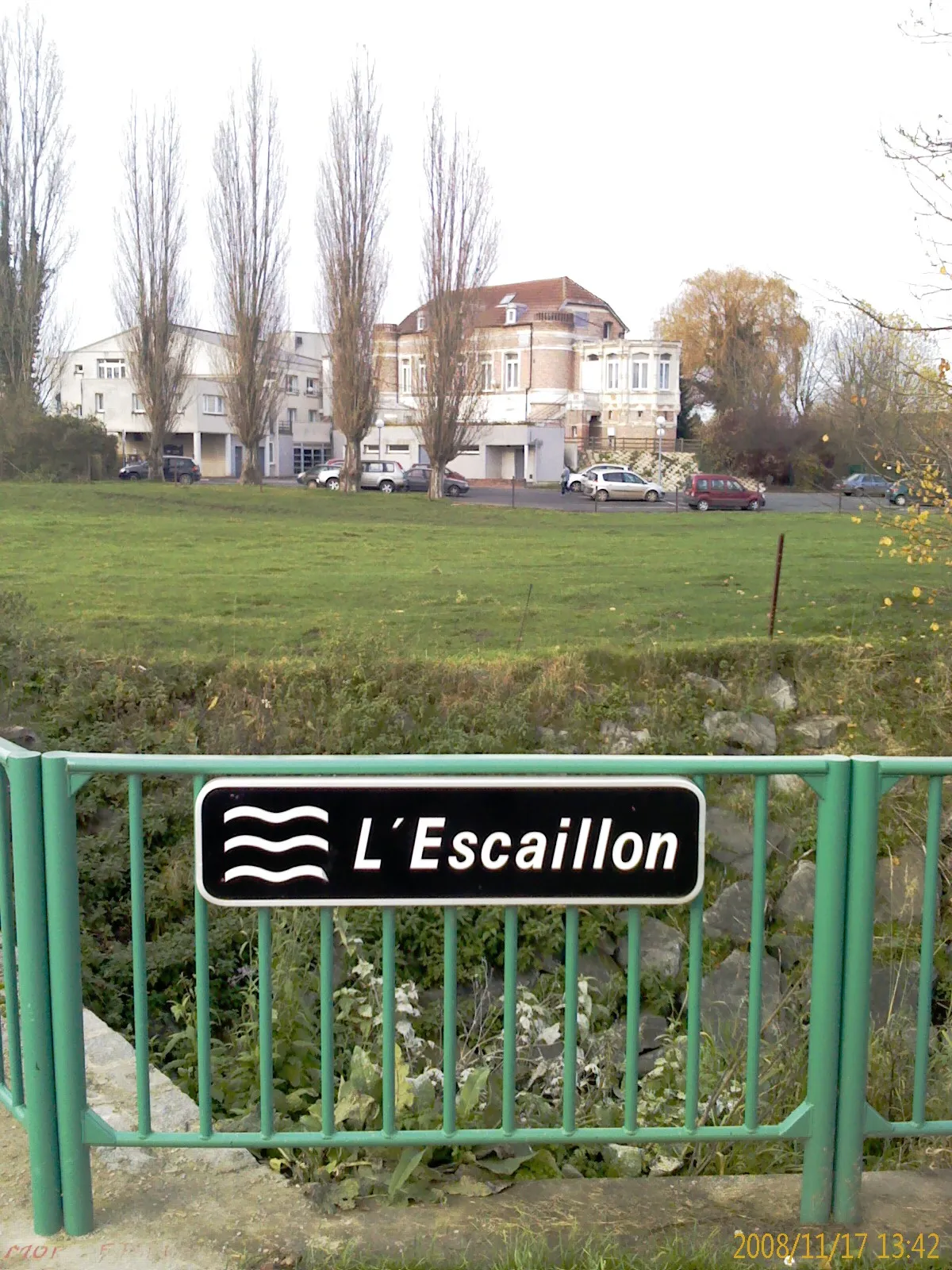 Photo showing: Château d'Ecaillon en 2008. Château d'Ecaillon en 2008, actuellement maison pour personnes âgées antérieurement maison bourgeoise à tourelles bâtie fin XIXe siècle sur l'emplacement du Château des sires d'Escaillon.