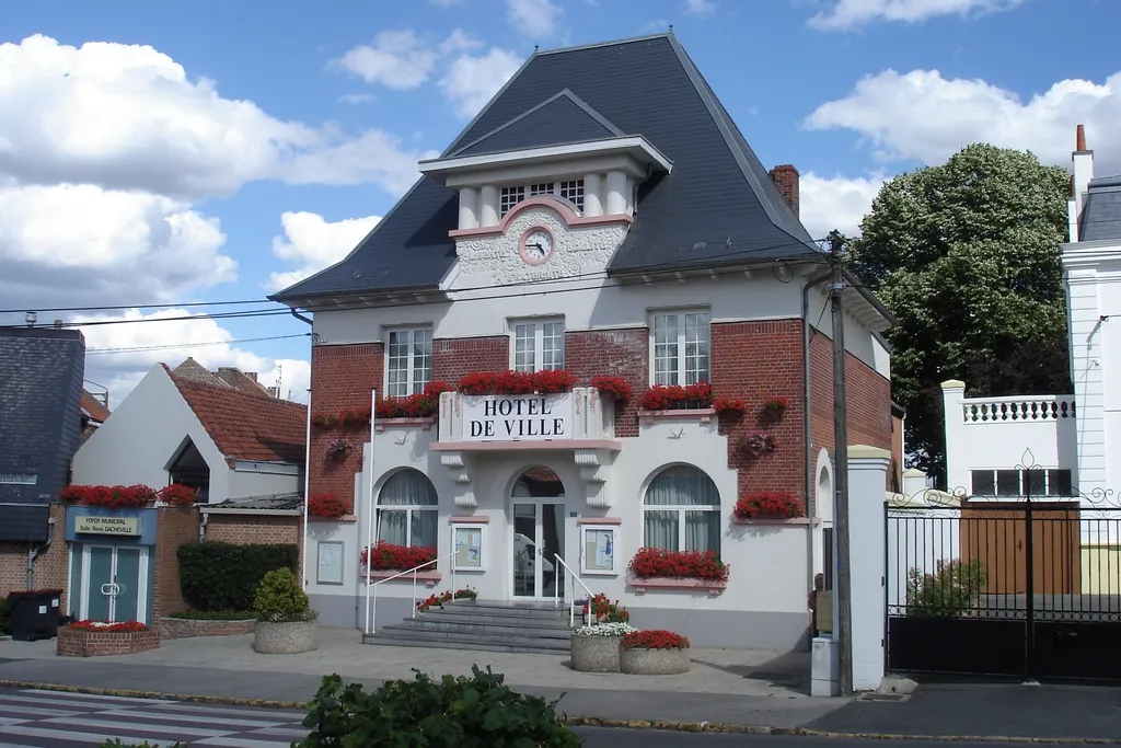 Photo showing: Photo prise par mes soins, il s'agit de la mairie d'Eleu-dit-Leauwette (62300, France).