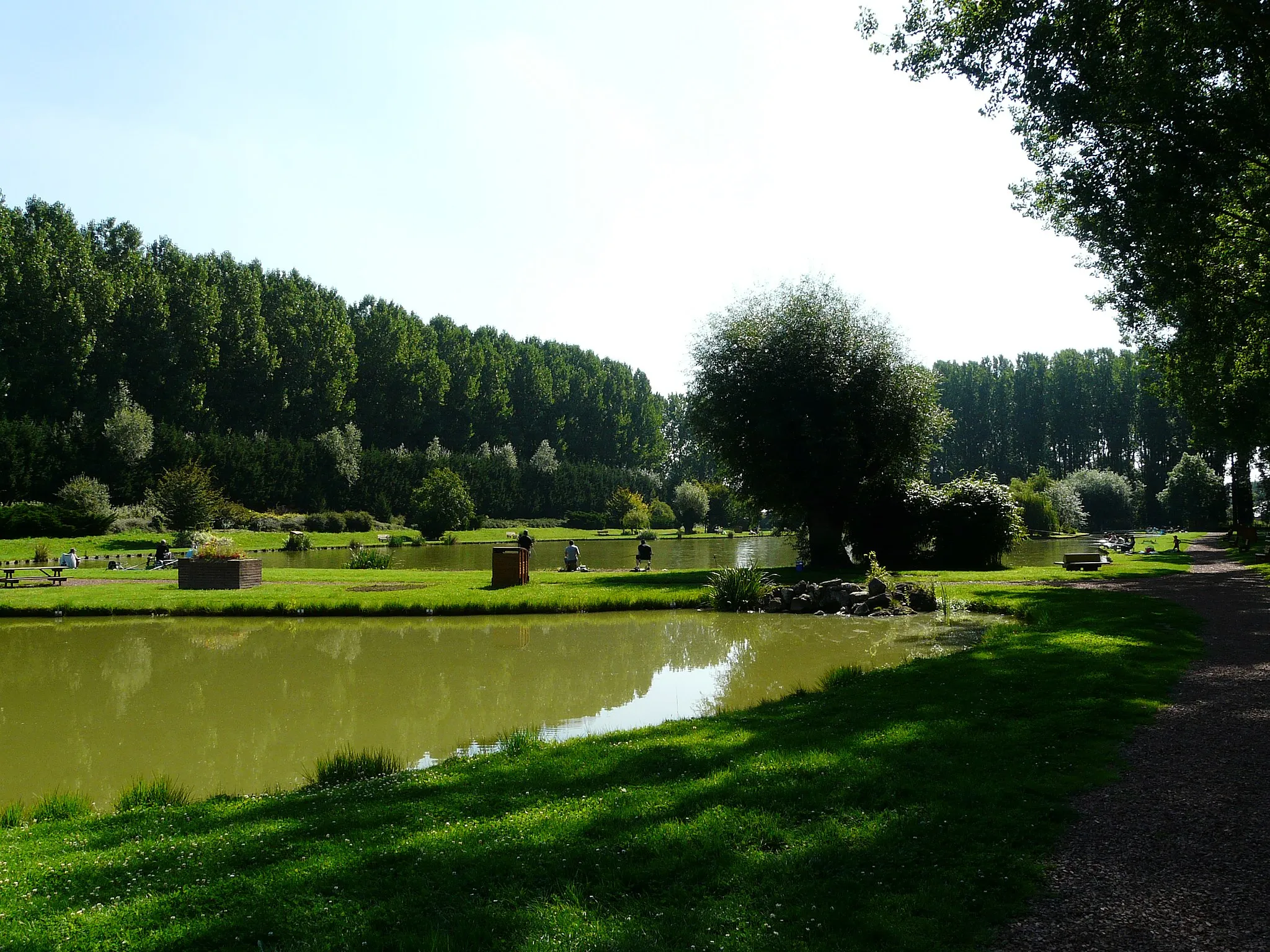 Photo showing: L'étang communal - base de loisirs à Escaudoeuvres, en bordure du canal de l'Escaut