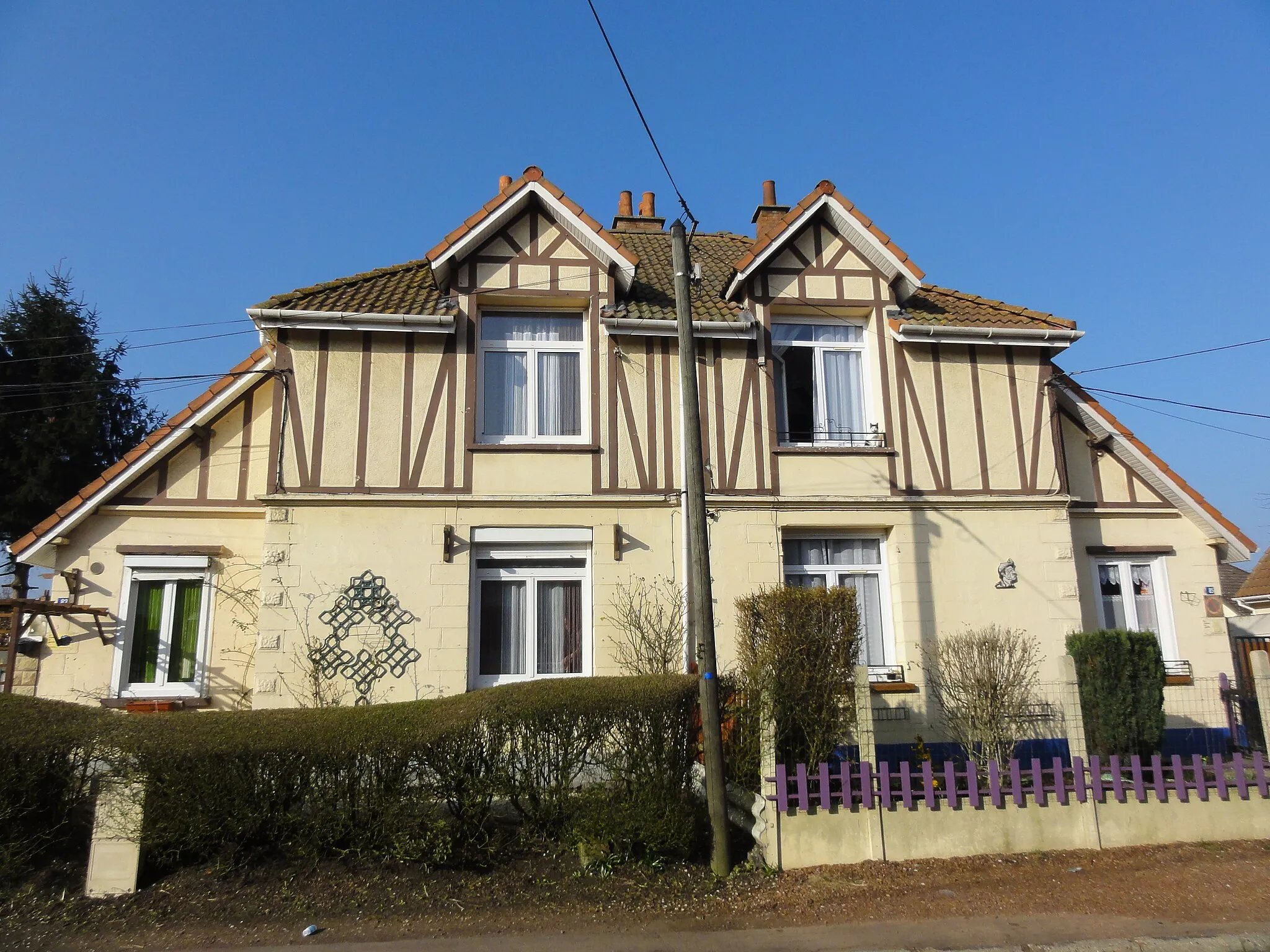 Photo showing: Cités de la fosse n° 8 - 8 bis de la Compagnie des mines de Dourges, Évin-Malmaison et Ostricourt, Pas-de-Calais, Nord-Pas-de-Calais, France.