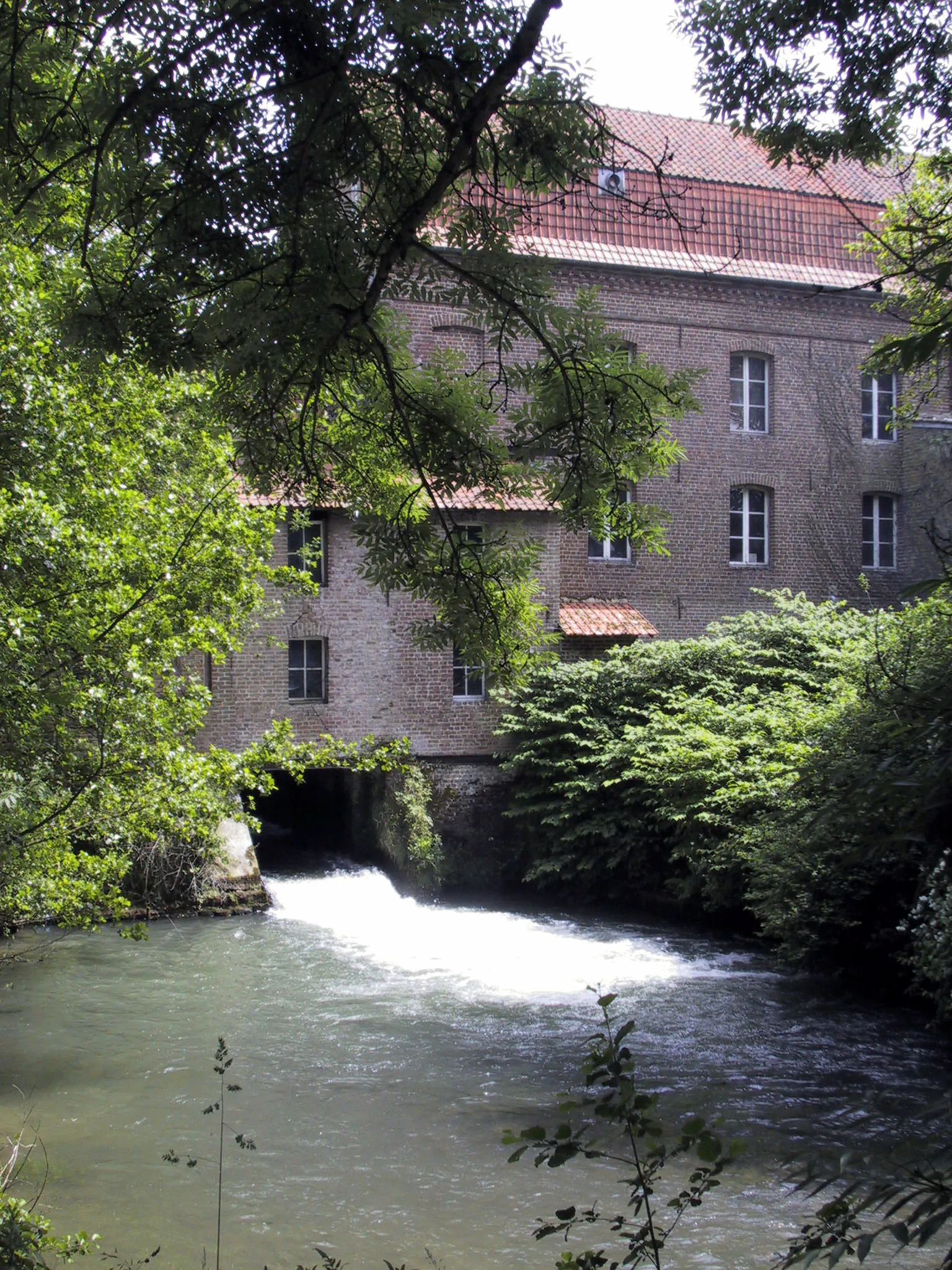 Photo showing: Le moulin Blondel sur la Canche à Frévent