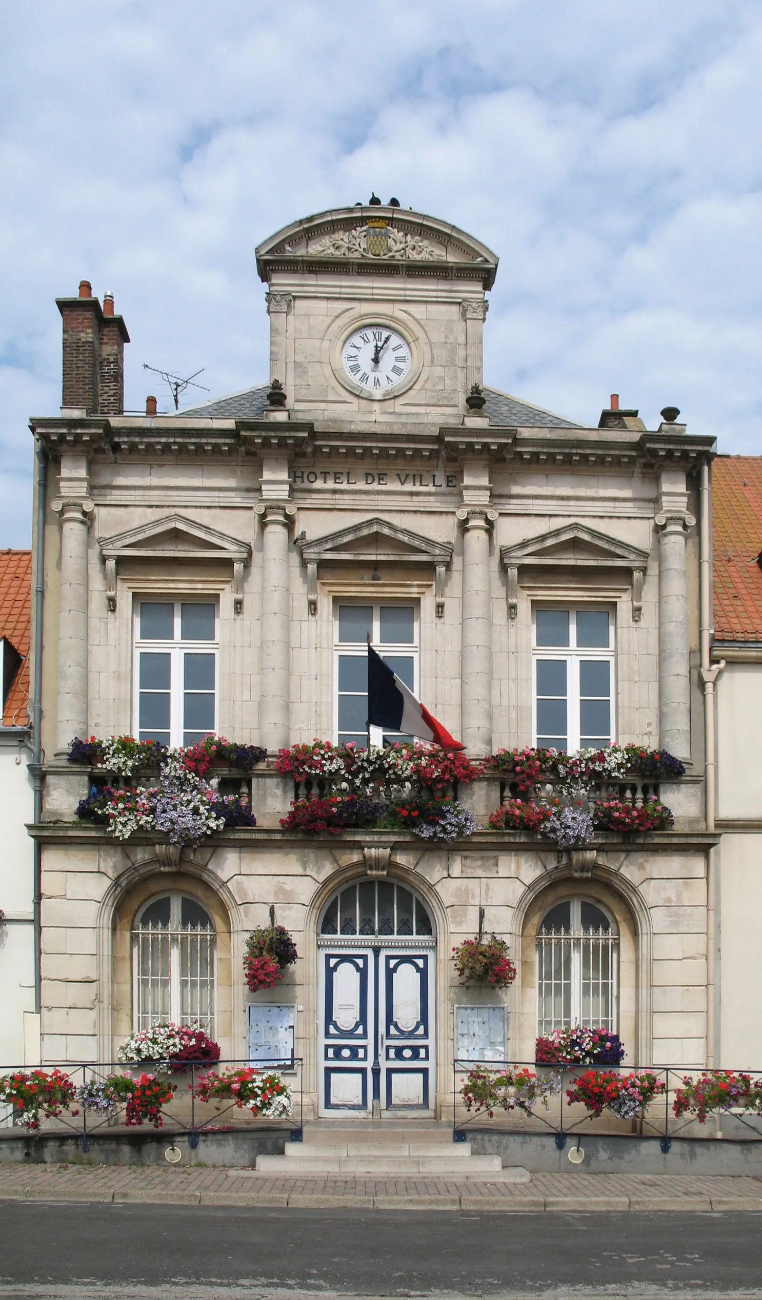 Photo showing: Guînes (département du Pas-de-Calais, France): town hall