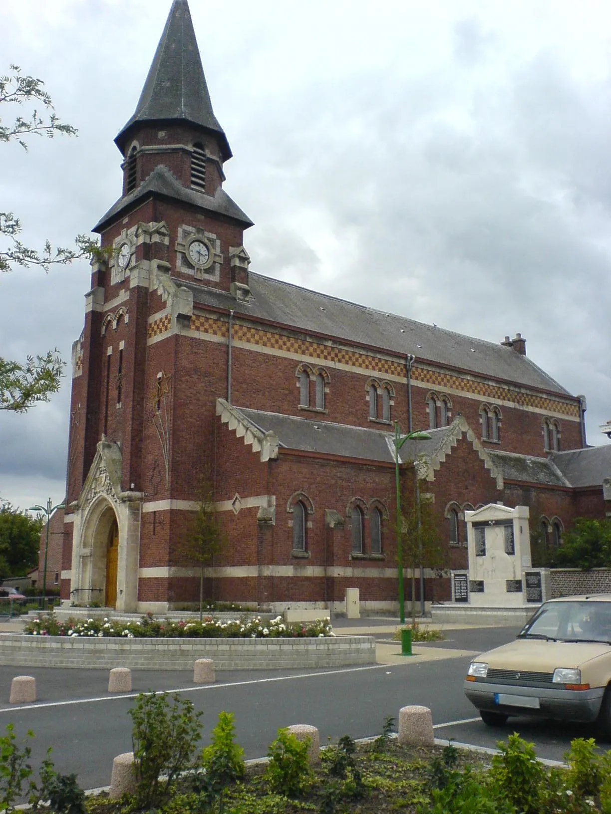 Photo showing: Haisnes, Pas de Calais, France: l'église Saint-Nicaise.