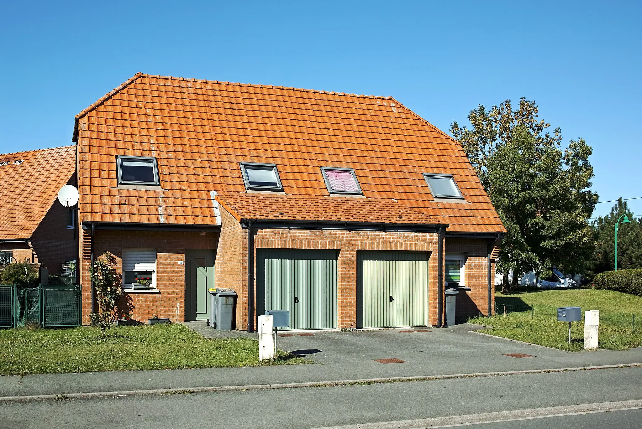 Photo showing: Twin houses, Rue Jean Jaurès 38 & 40, in Hallennes-lez-Haubourdin.