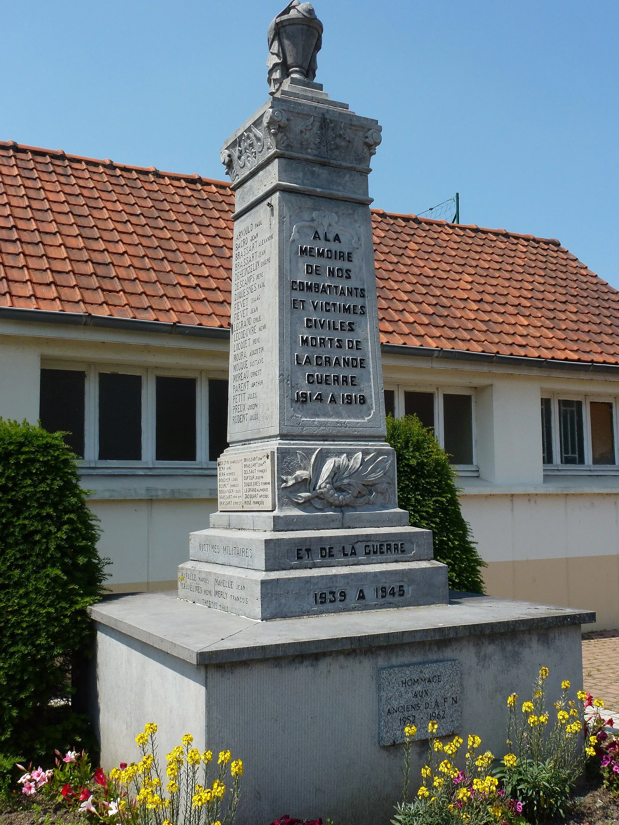Photo showing: Hélesmes (Nord, Fr) monument aux morts