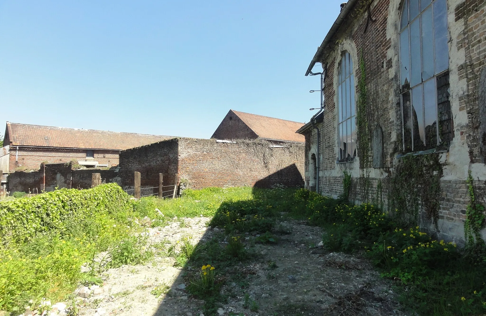 Photo showing: Depicted place: Cimetière de l'église Saint-Léger d'Hélesmes