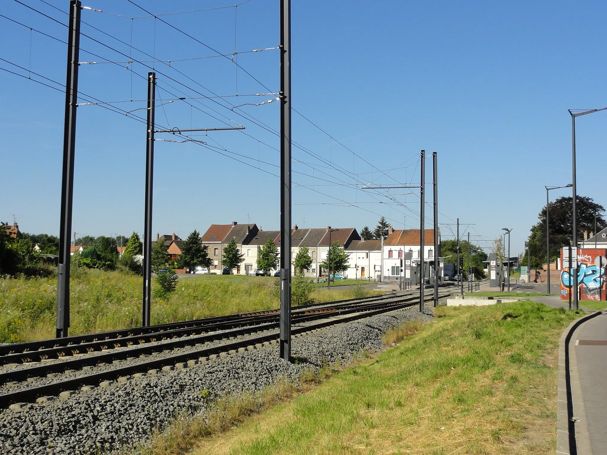 Photo showing: La ligne A du tramway de Valenciennes dessert les communes de Famars, Aulnoy-lez-Valenciennes, Marly, Valenciennes, Anzin, La Sentinelle, Hérin et Denain.