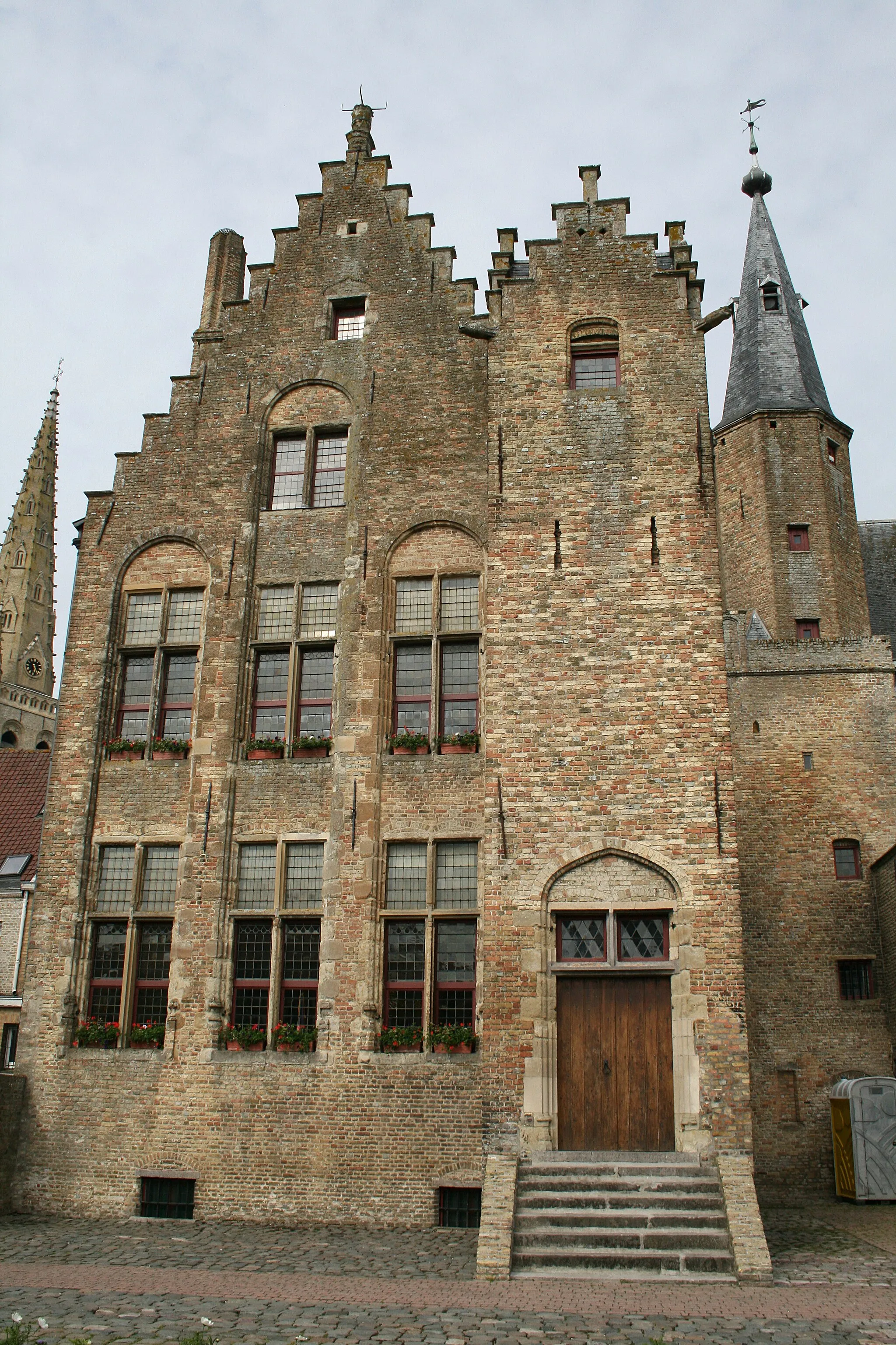 Photo showing: Rear facade of the town hall (16th century) of Hondschoote (Nord department, France).