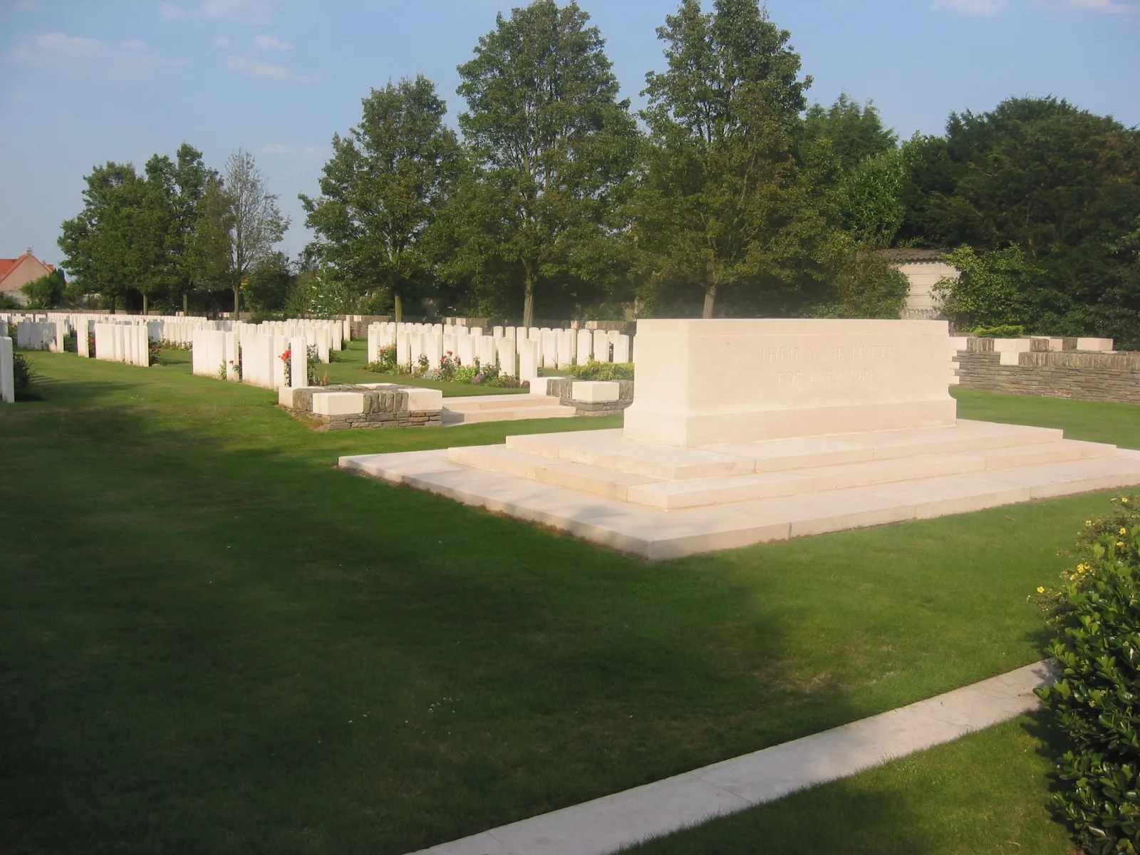 Photo showing: Photo de l'entrée du cimetière britannique d'Houplines