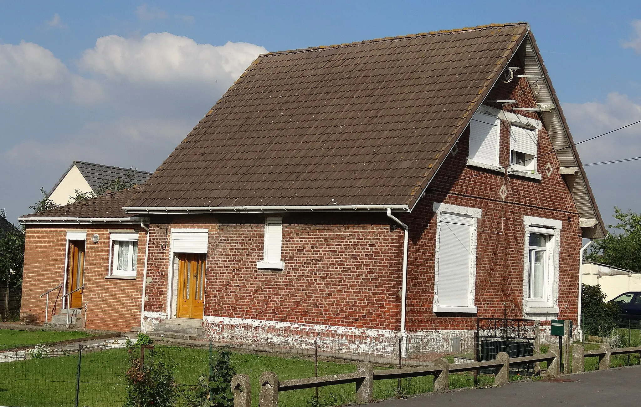 Photo showing: Cité n° 13 de Lens de la fosse n° 13 de la Compagnie des mines de Lens dans le bassin minier du Nord-Pas-de-Calais, Hulluch, Pas-de-Calais, Nord-Pas-de-Calais, France.