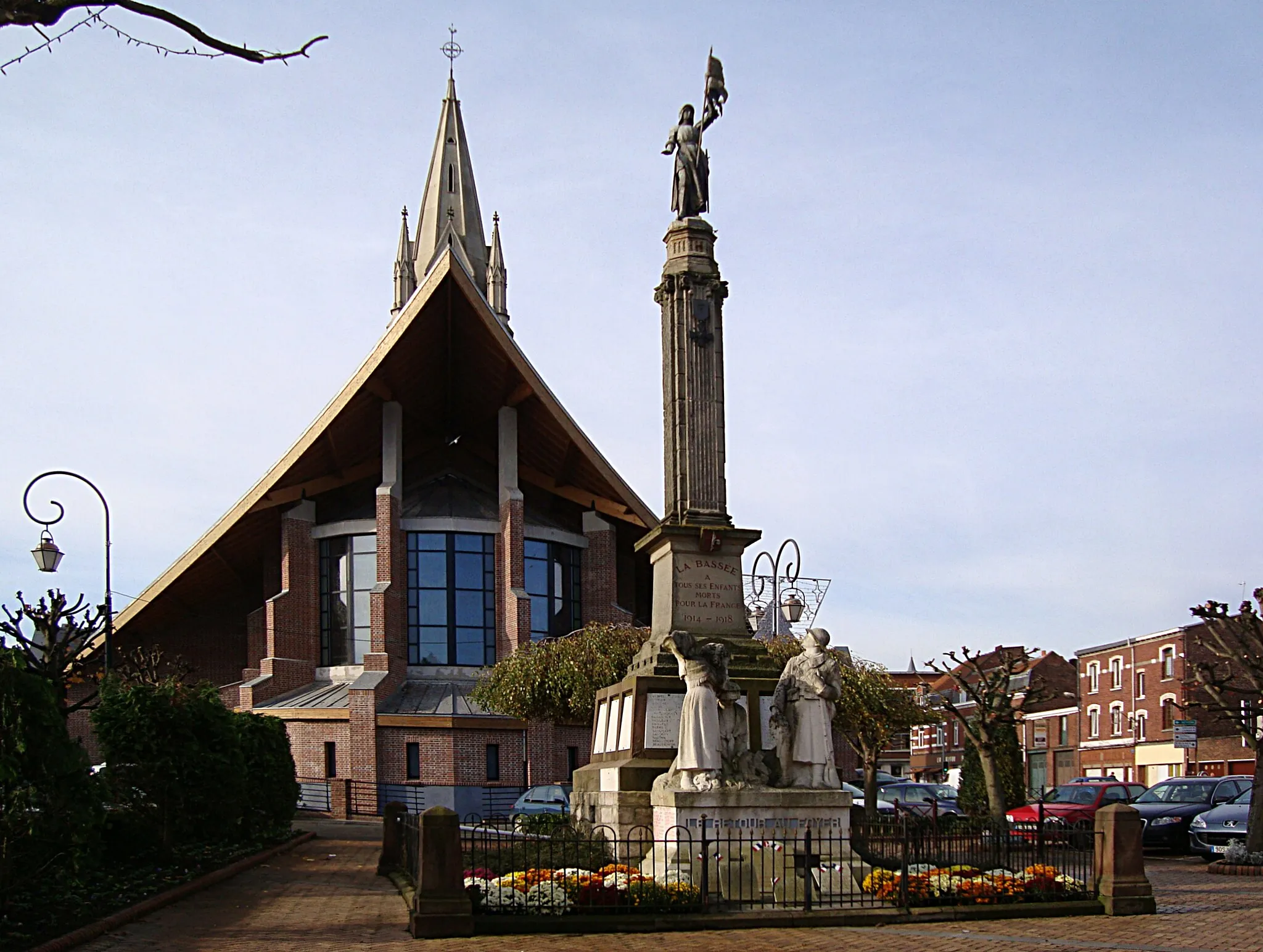 Photo showing: Le monument aux morts de La Bassée (Nord).