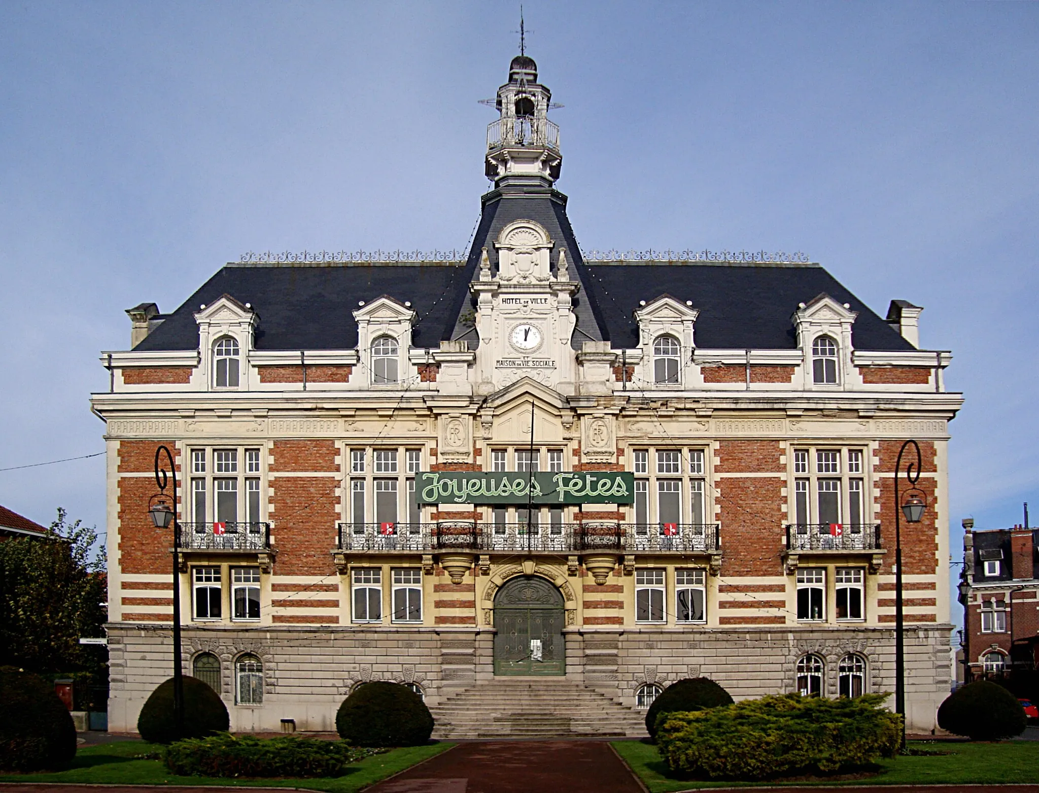 Photo showing: L'hôtel de ville de La Bassée (Nord).