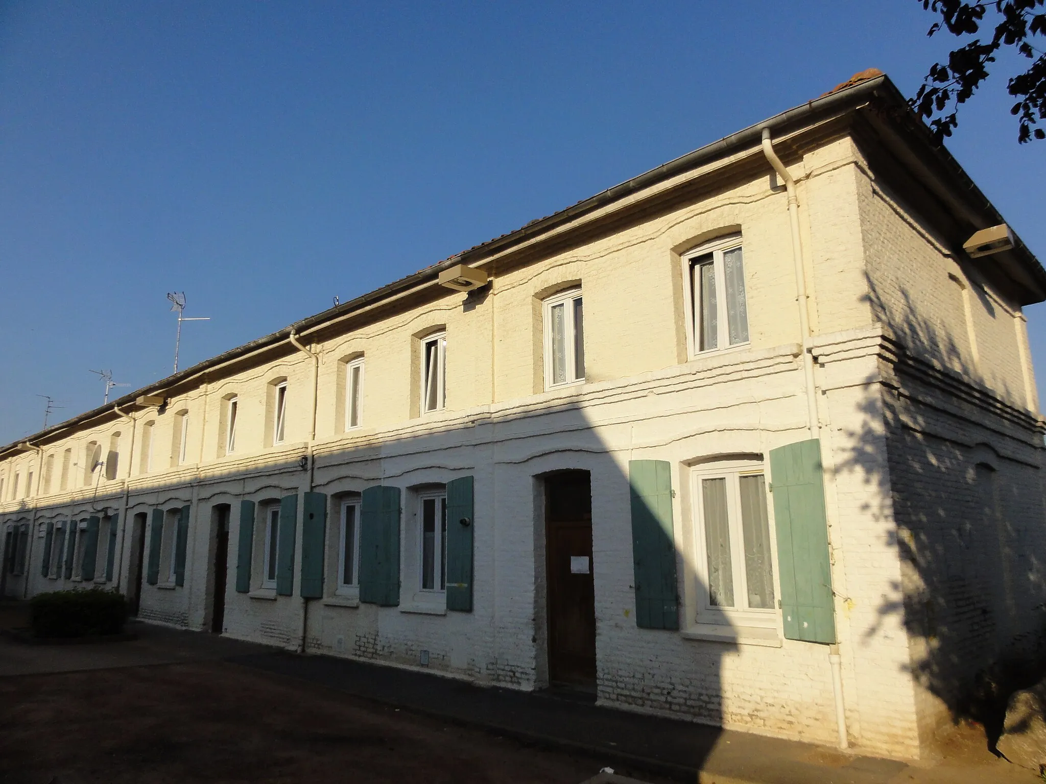 Photo showing: This building is inscrit au titre des monuments historiques de la France. It is indexed in the base Mérimée, a database of architectural heritage maintained by the French Ministry of Culture, under the reference PA59000154 .