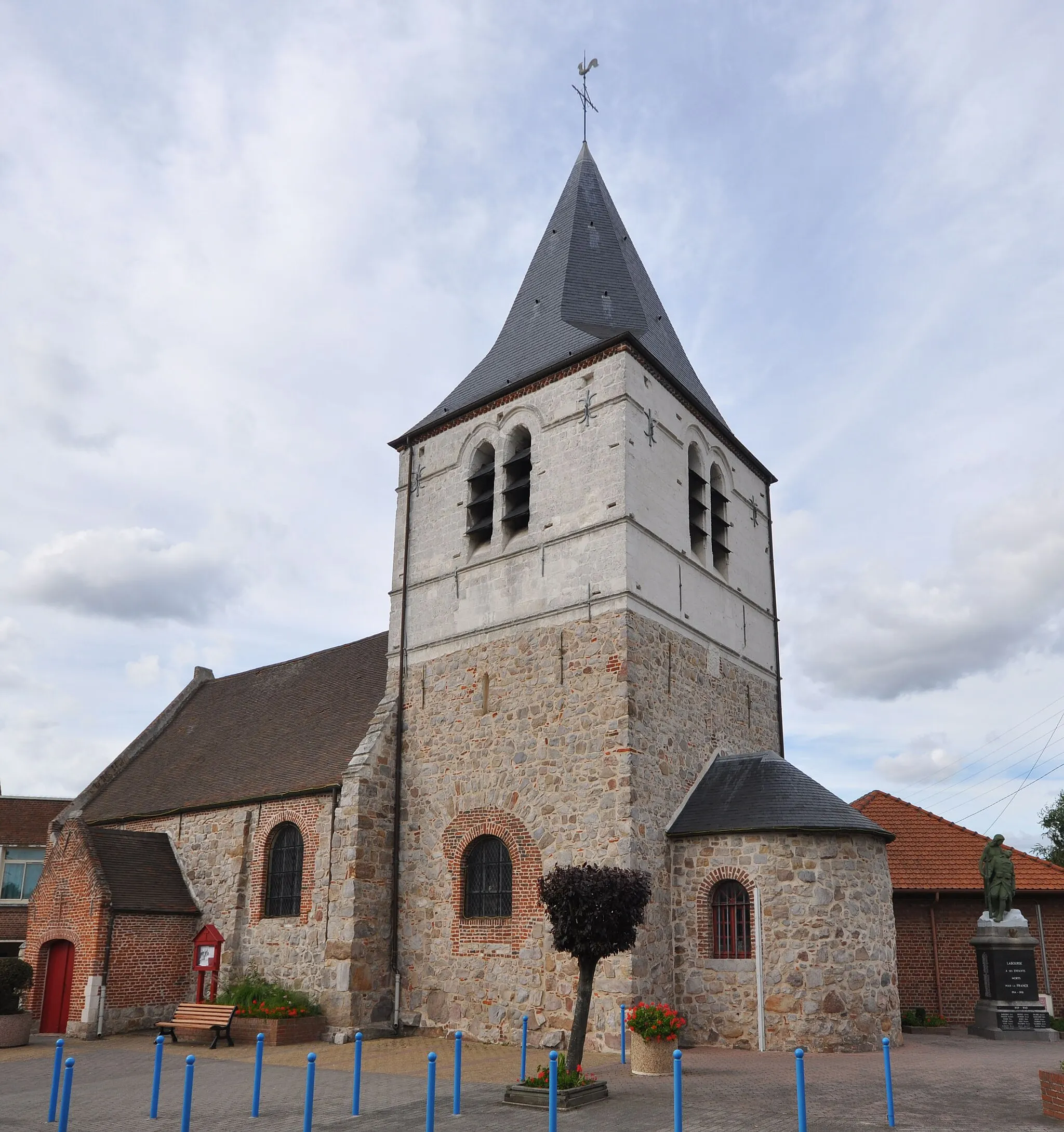 Photo showing: This building is inscrit au titre des monuments historiques de la France. It is indexed in the base Mérimée, a database of architectural heritage maintained by the French Ministry of Culture, under the reference PA00108326 .