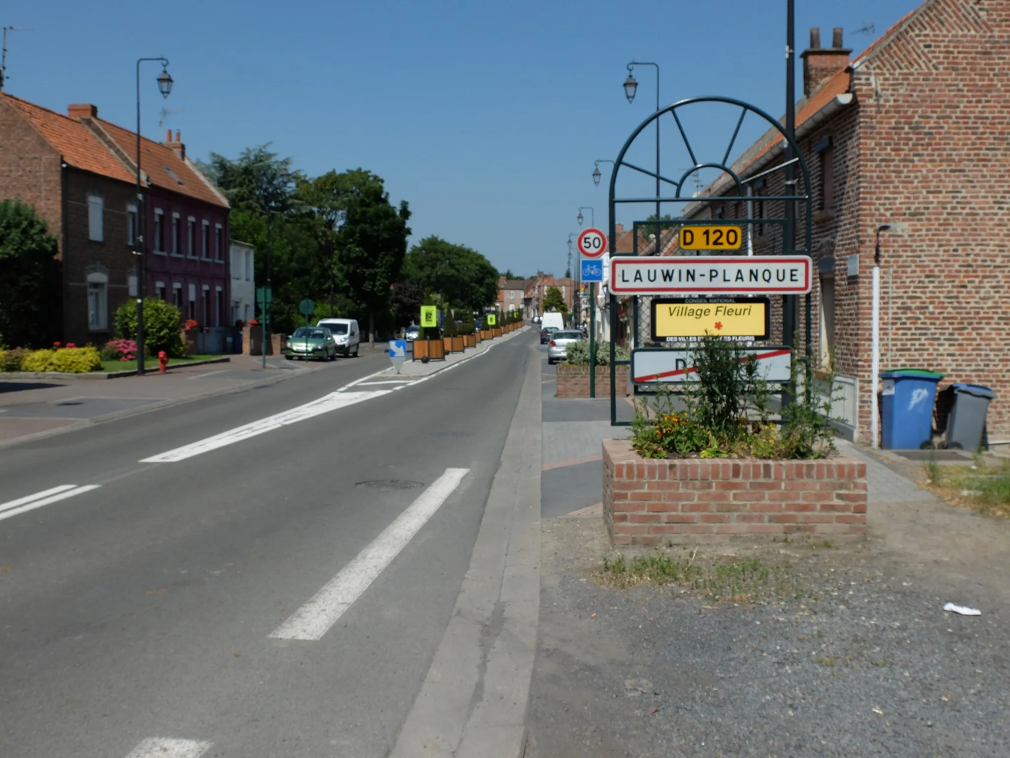 Photo showing: Vue d'une entrée de la commune de Lauwin-Planque.