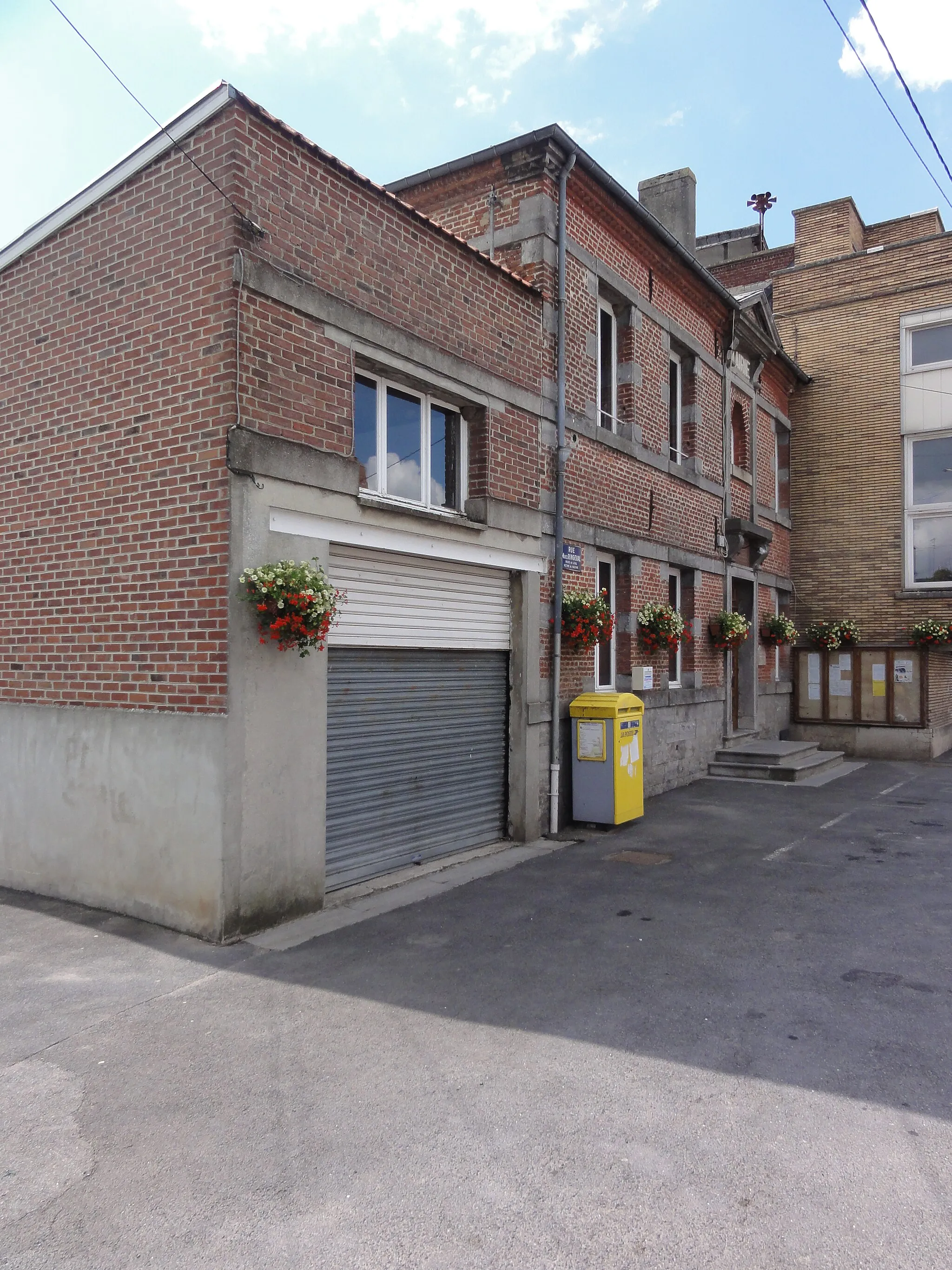 Photo showing: Leval (Nord) mairie