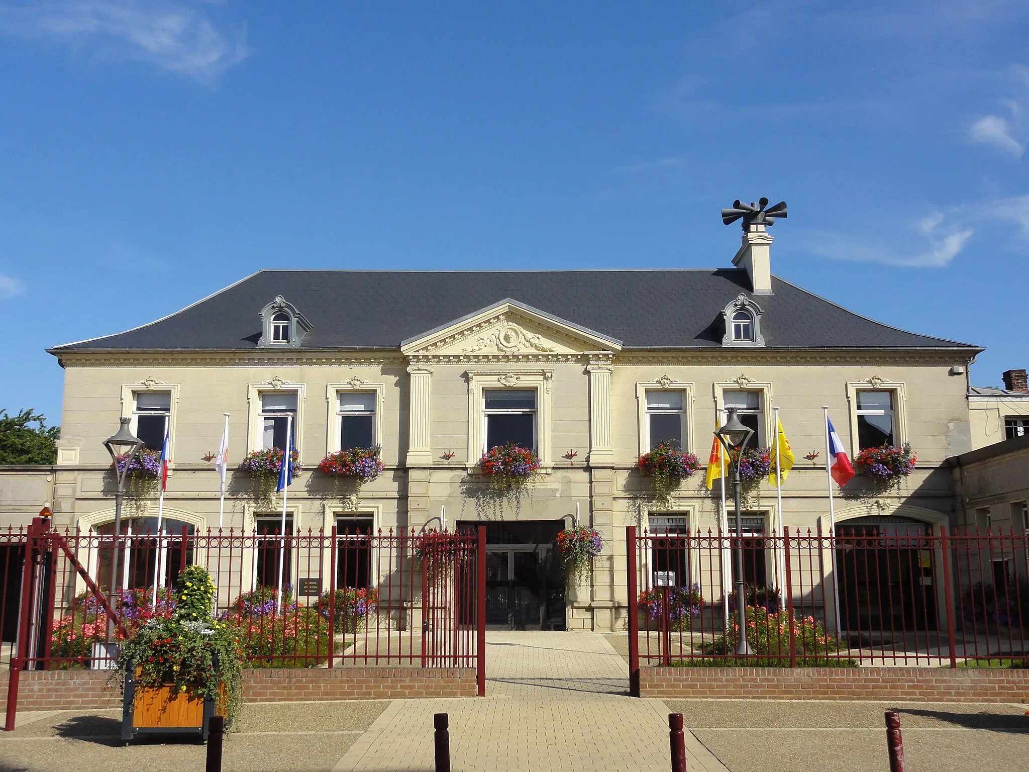 Photo showing: Château du directeur de la Compagnie des mines de Douchy, Lourches, Nord, Nord-Pas-de-Calais, France.