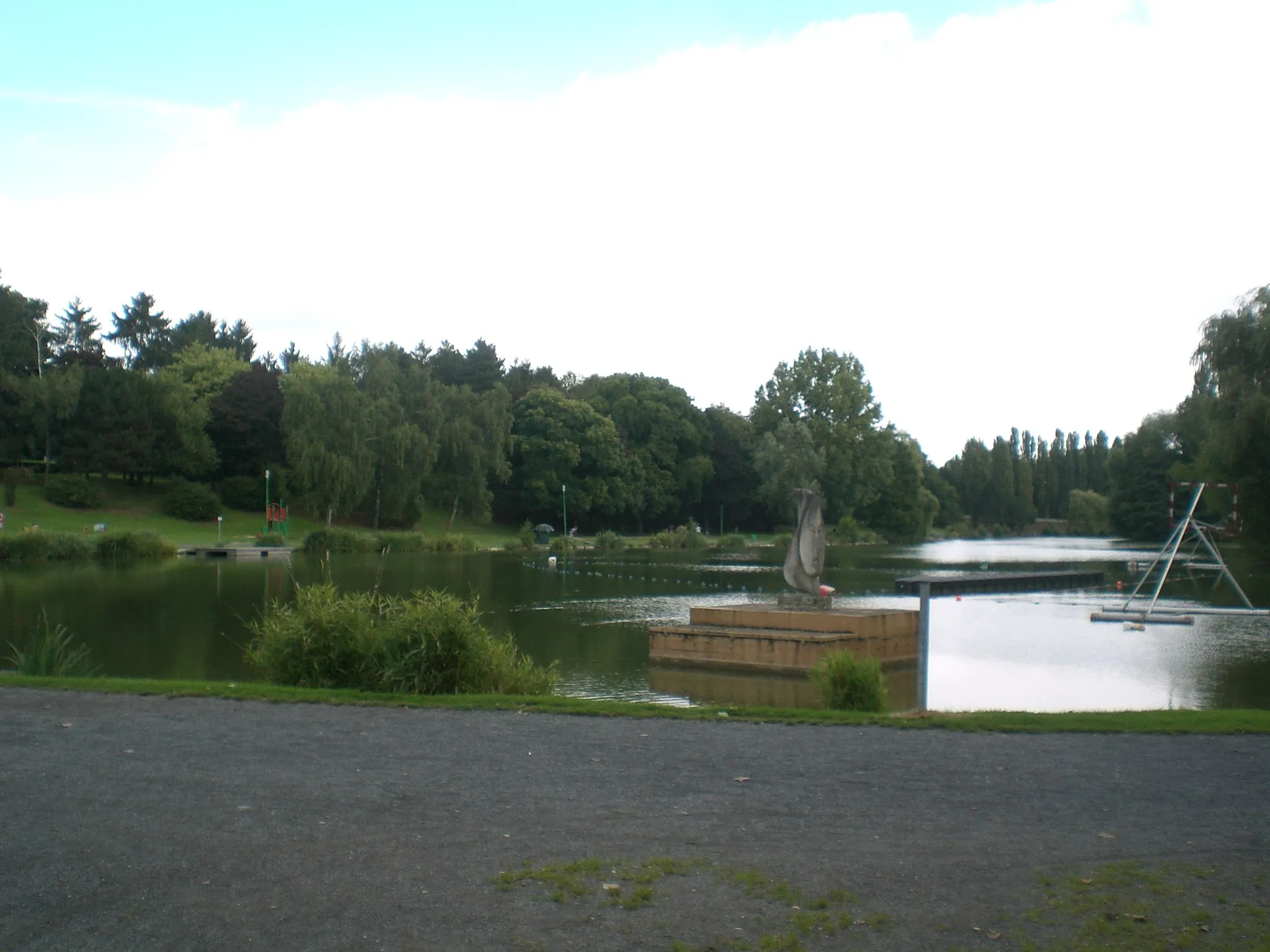 Photo showing: lac du paradis àlouvroil nord france