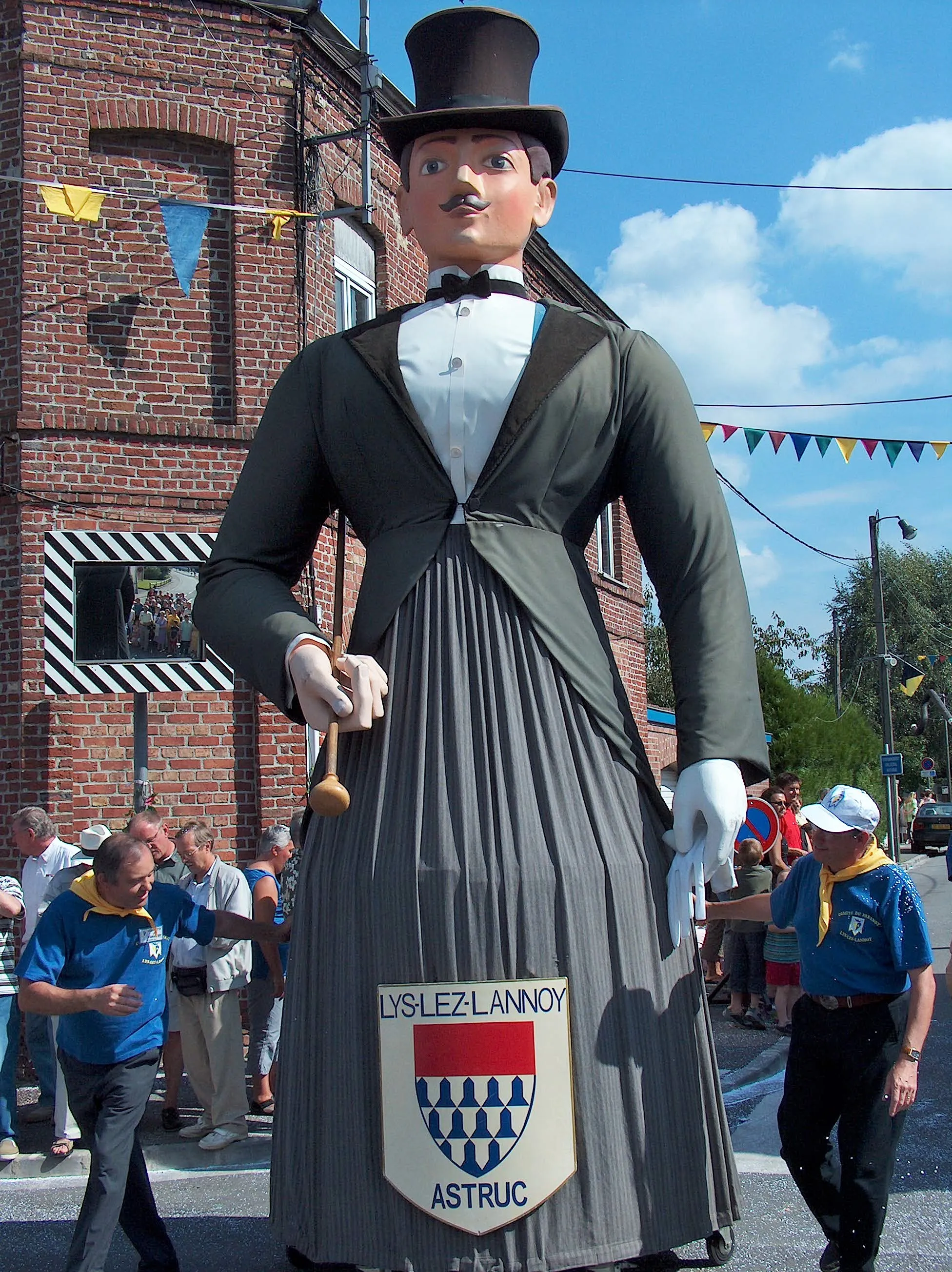 Photo showing: Astruc giant parade in the city of Lyse-lez-Lannoy during the celebration of Fresnoy