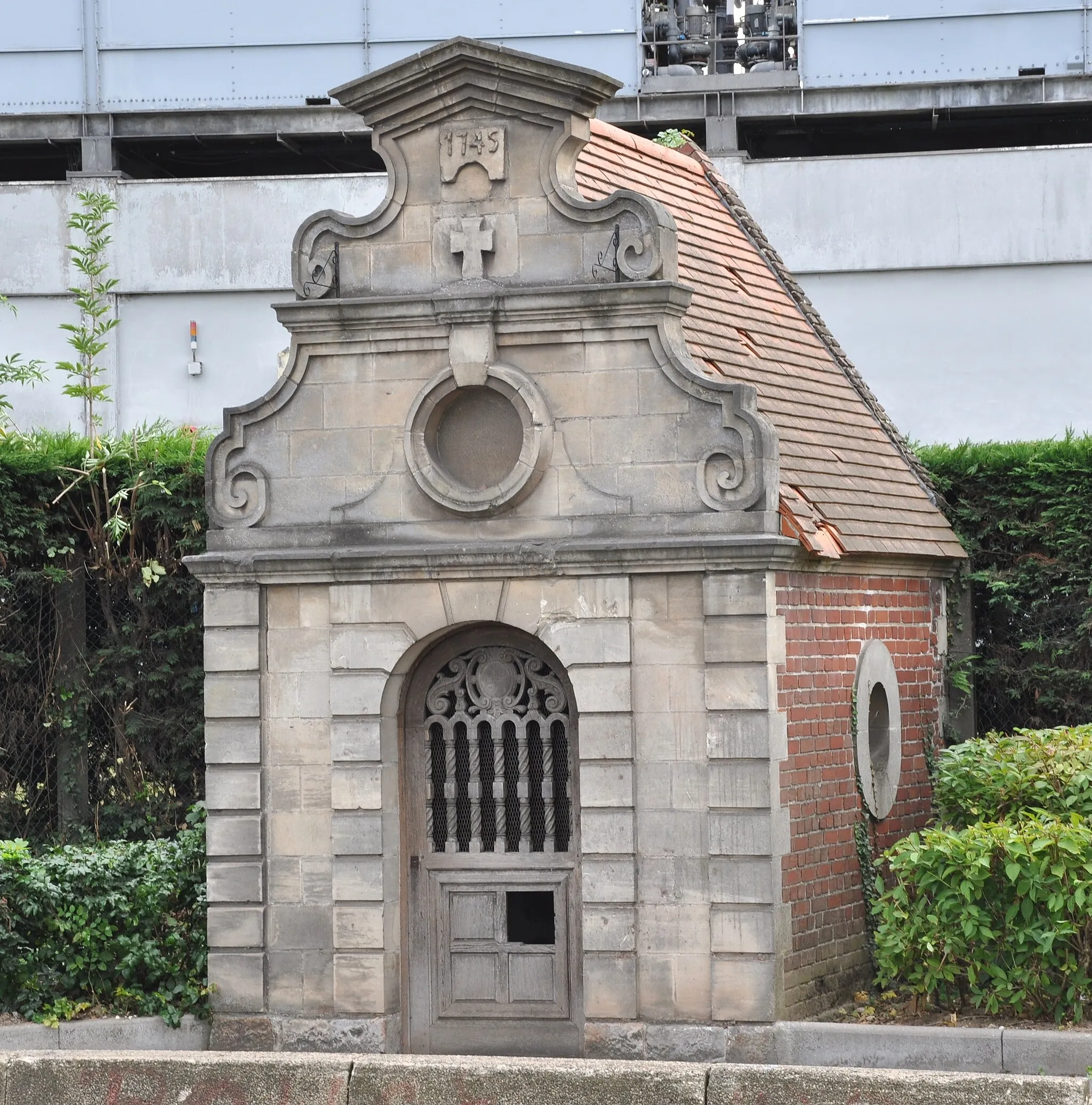 Photo showing: This building is indexed in the base Mérimée, a database of architectural heritage maintained by the French Ministry of Culture, under the reference PA00108342 .