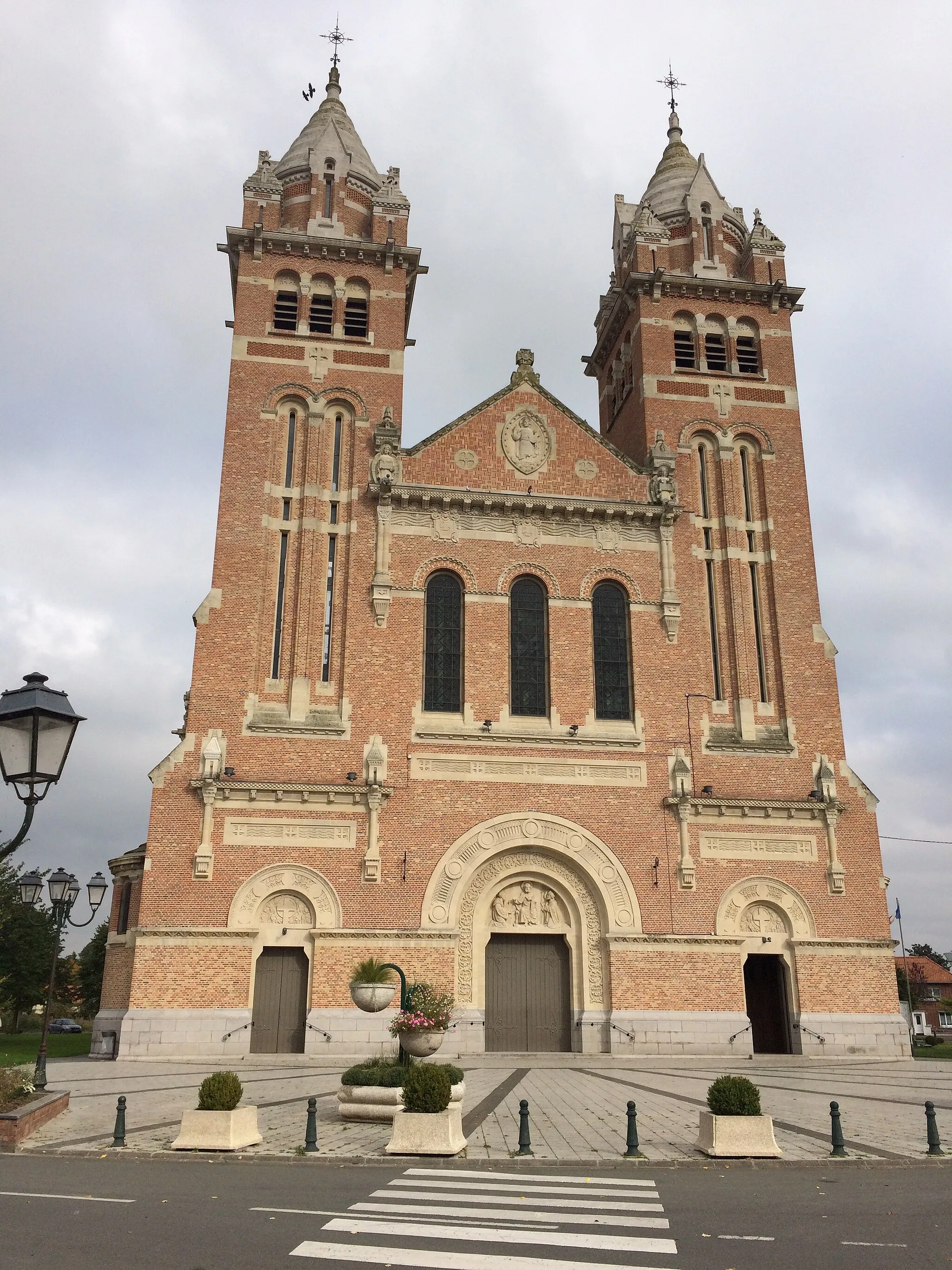 Photo showing: The parish church of St Peter in Merville, France.