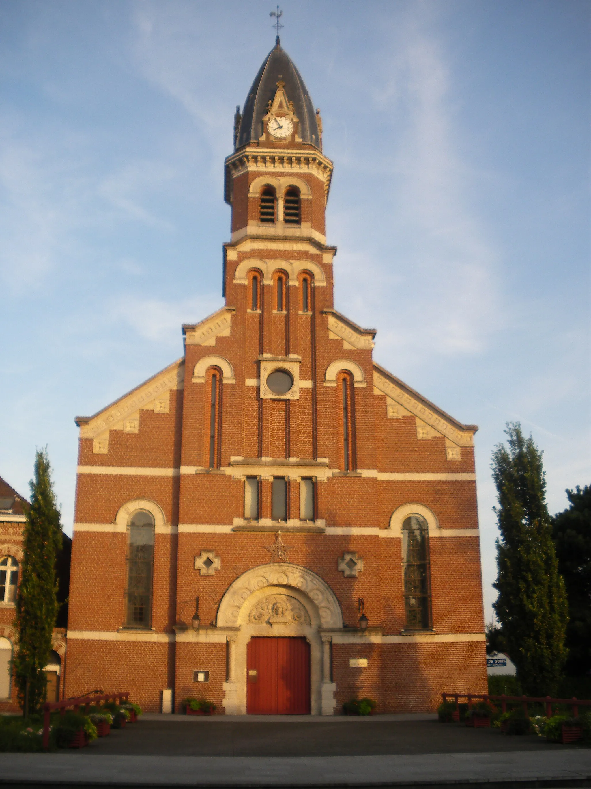 Photo showing: Vue de l'église Saint-François de Mouvaux dans le département du Nord.