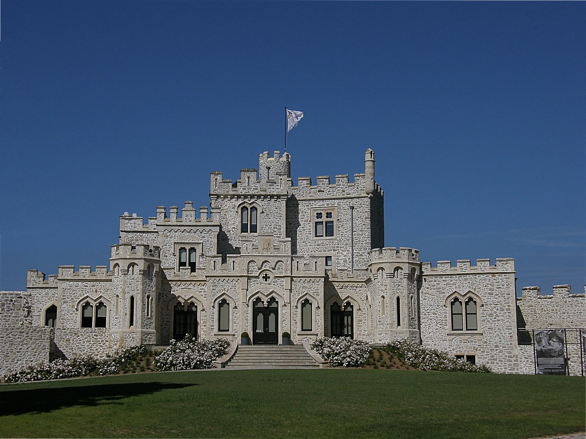 Photo showing: Le château d'Hardelot était un château fort, situé sur la commune de Condette  dans le Pas-de-Calais, en France. Le château actuel est un manoir achevé au début du XXe siècle.