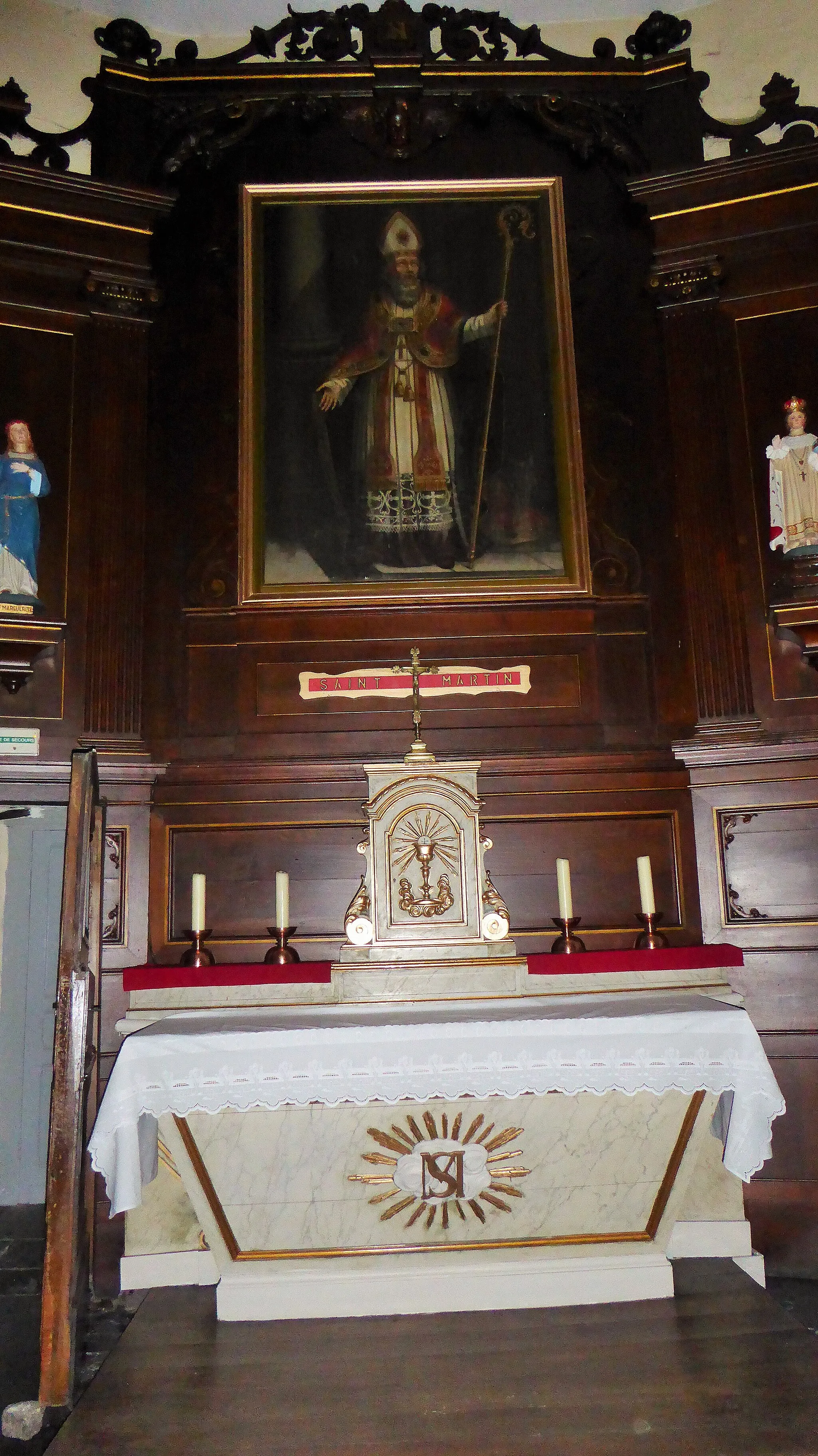 Photo showing: Autel de Saint-Martin avec son tabernacle, son retable et son tableau : Saint Martin en évêqueNomain.- Église Saint Martin