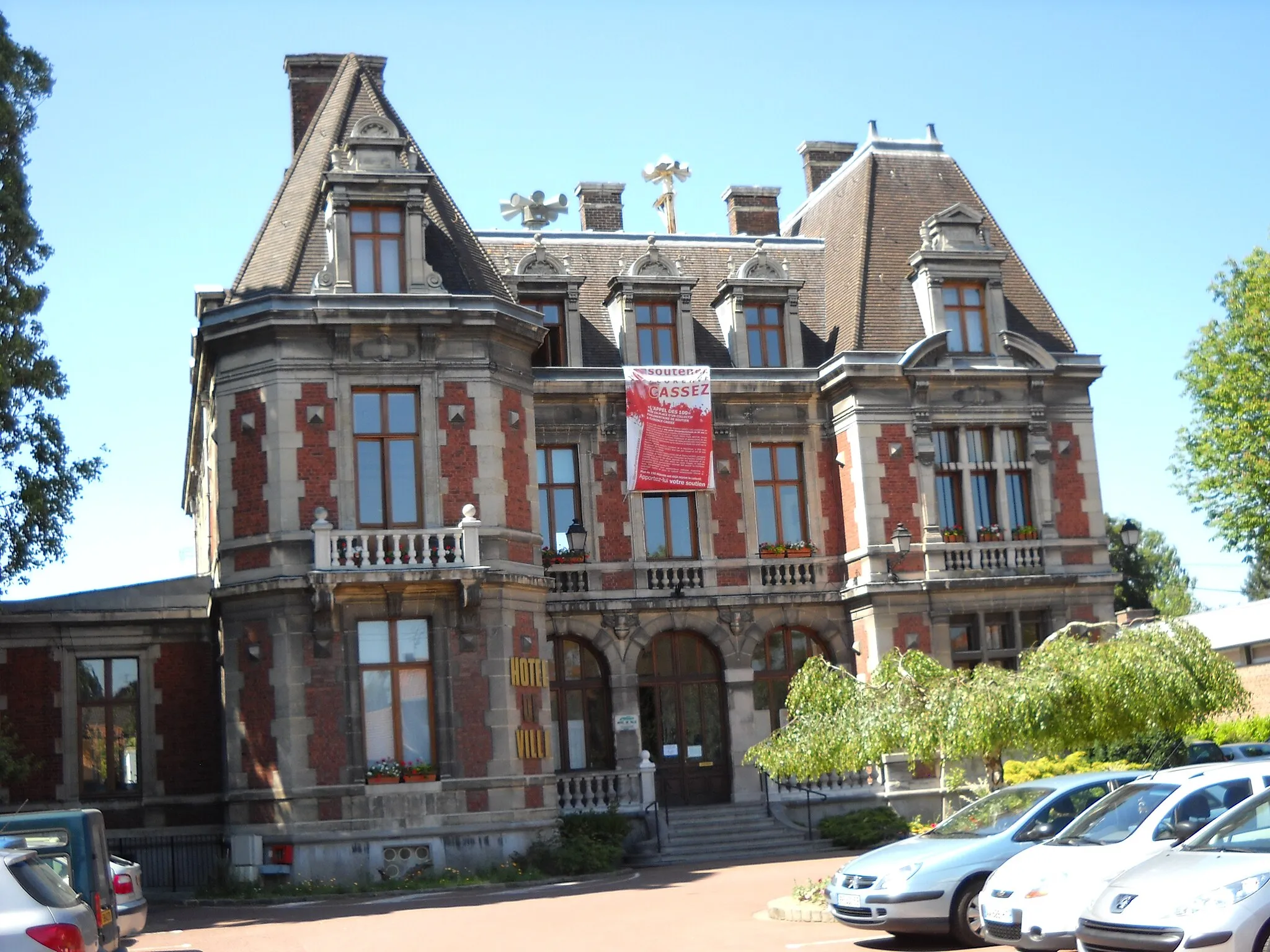 Photo showing: The town hall of Phalempin, Nord, France.