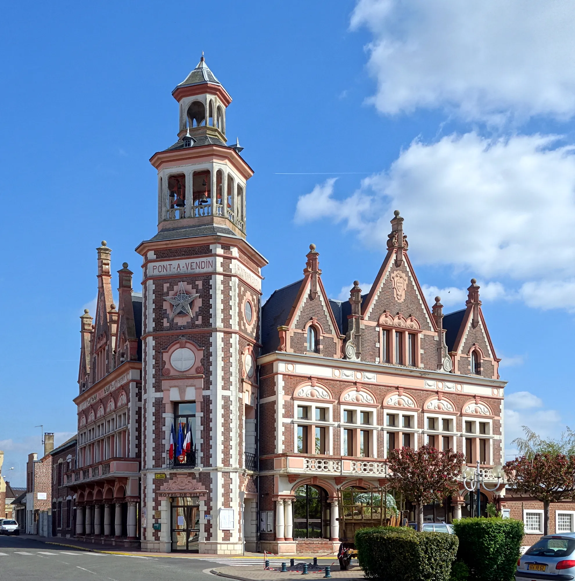 Photo showing: L'hôtel de ville de Pont-à-Vendin.