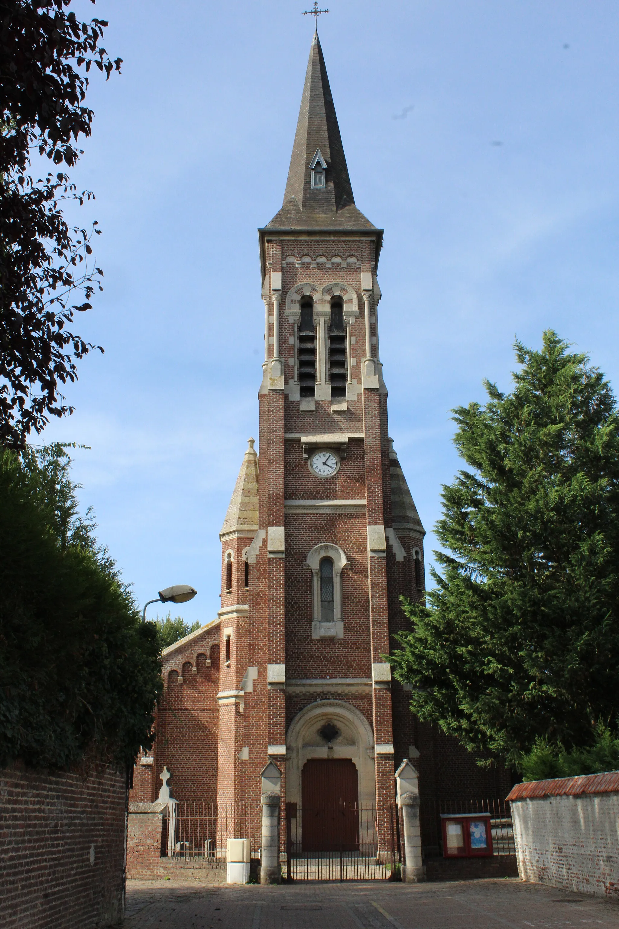 Photo showing: L'église Saint-Aubert.