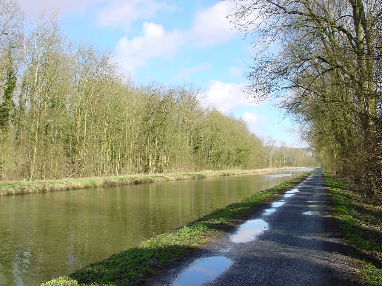 Photo showing: Le canal de Saint-Quentin près de Cambrai (dir. nord)