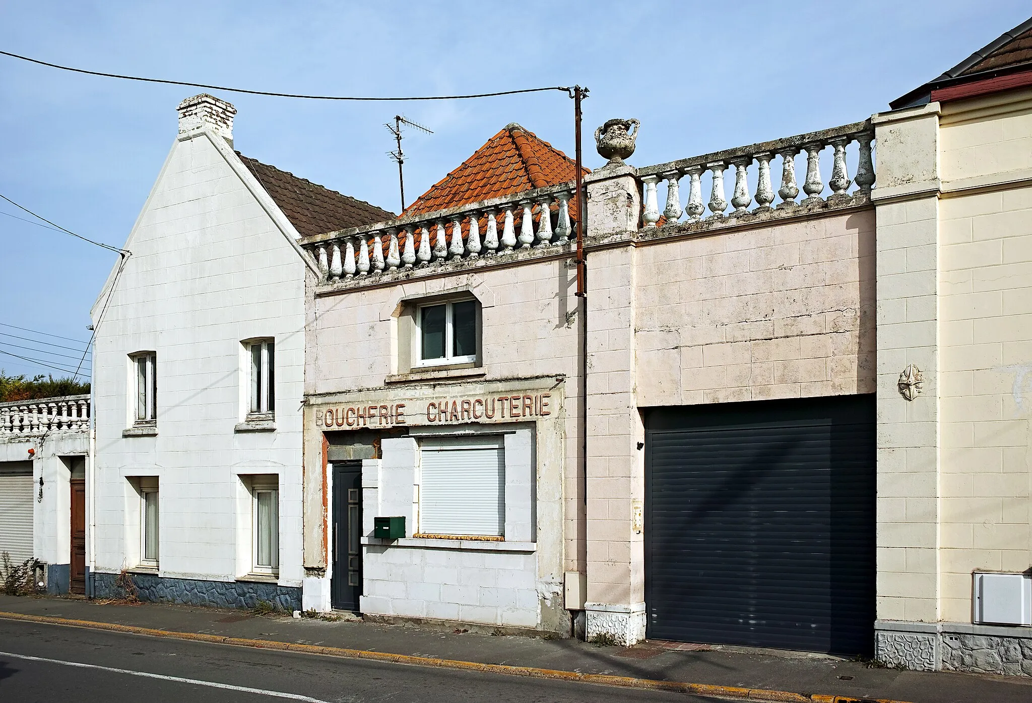 Photo showing: House, Rue Camille Desmoulins 5, in Provin.