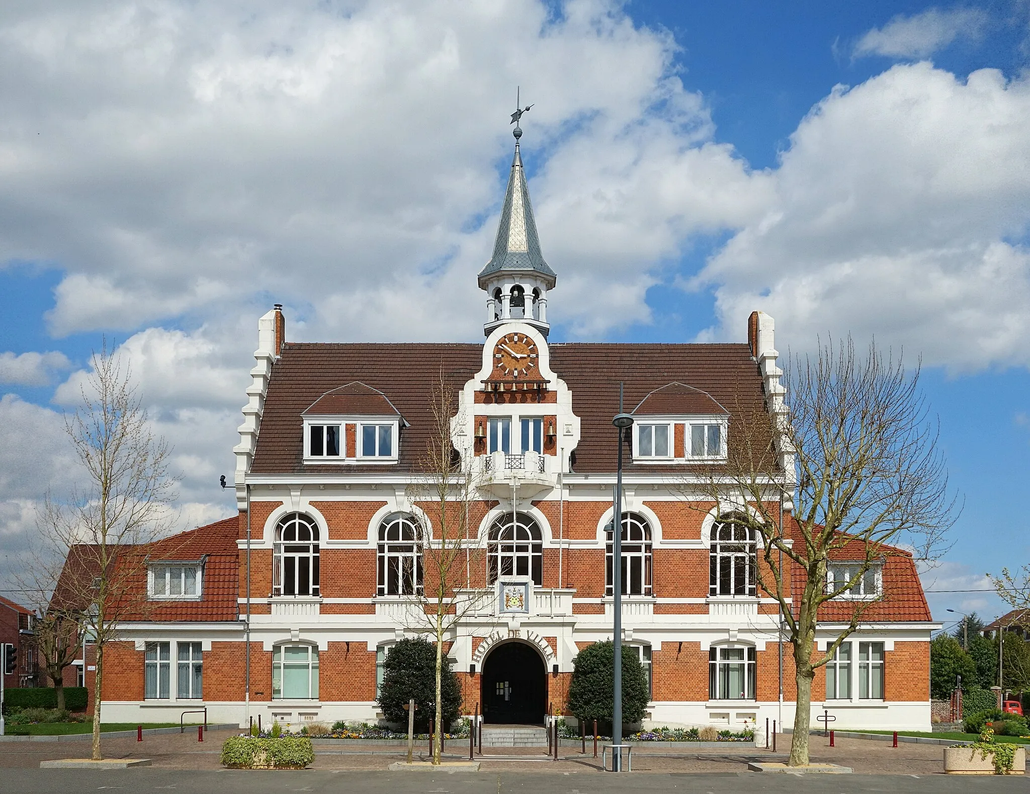 Photo showing: Town hall of Quesnoy-sur-Deûle, France.