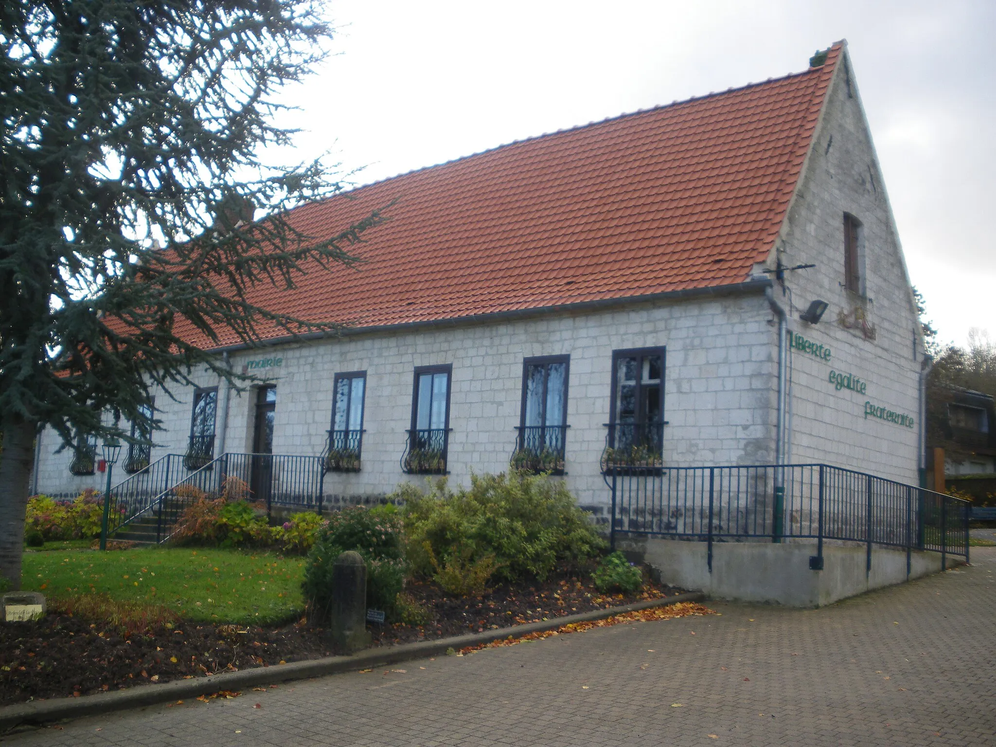 Photo showing: Vue de la mairie de Ruitz.