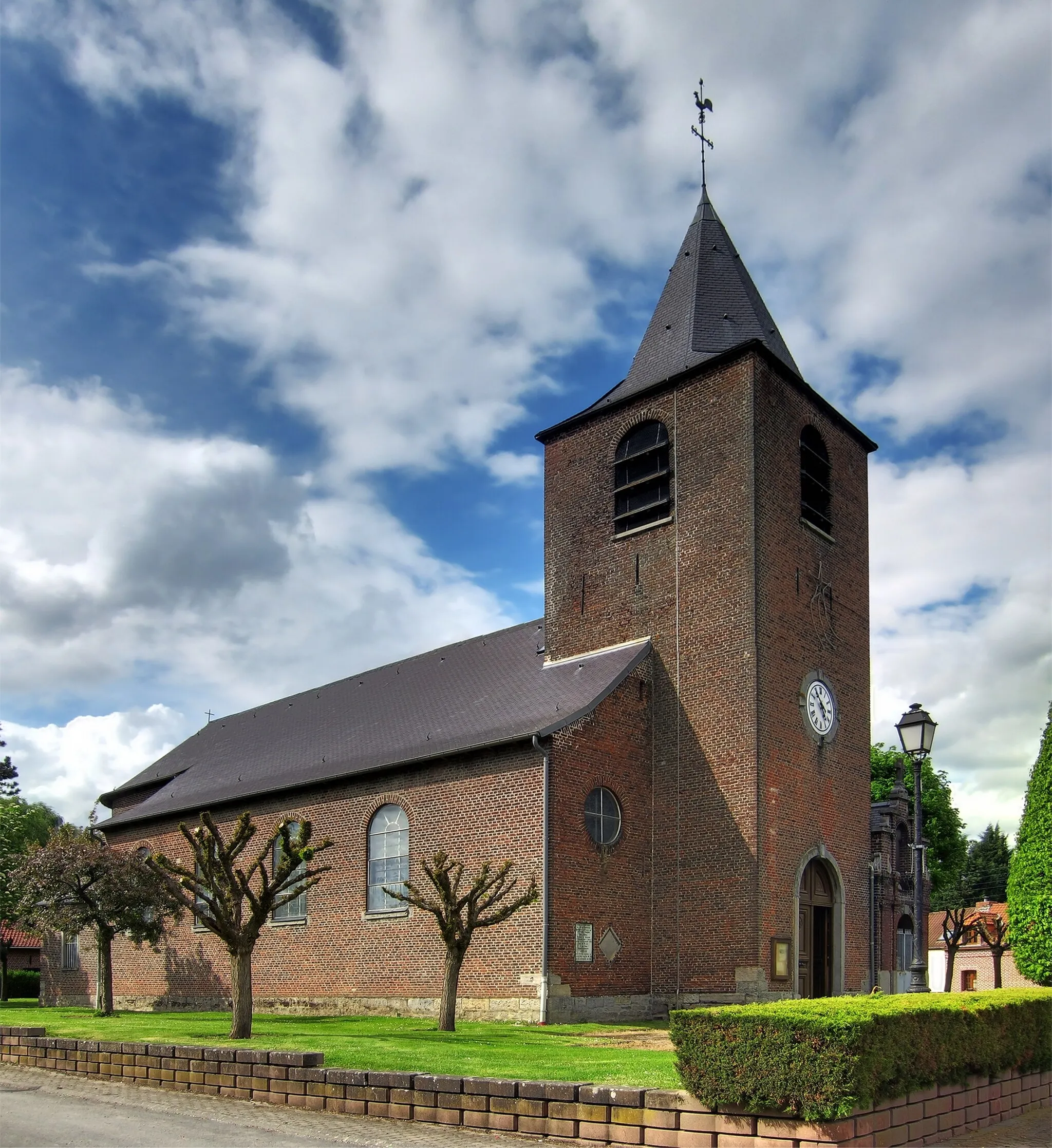 Photo showing: L'église Saint-Pierre de Sailly-lez-Lannoy.