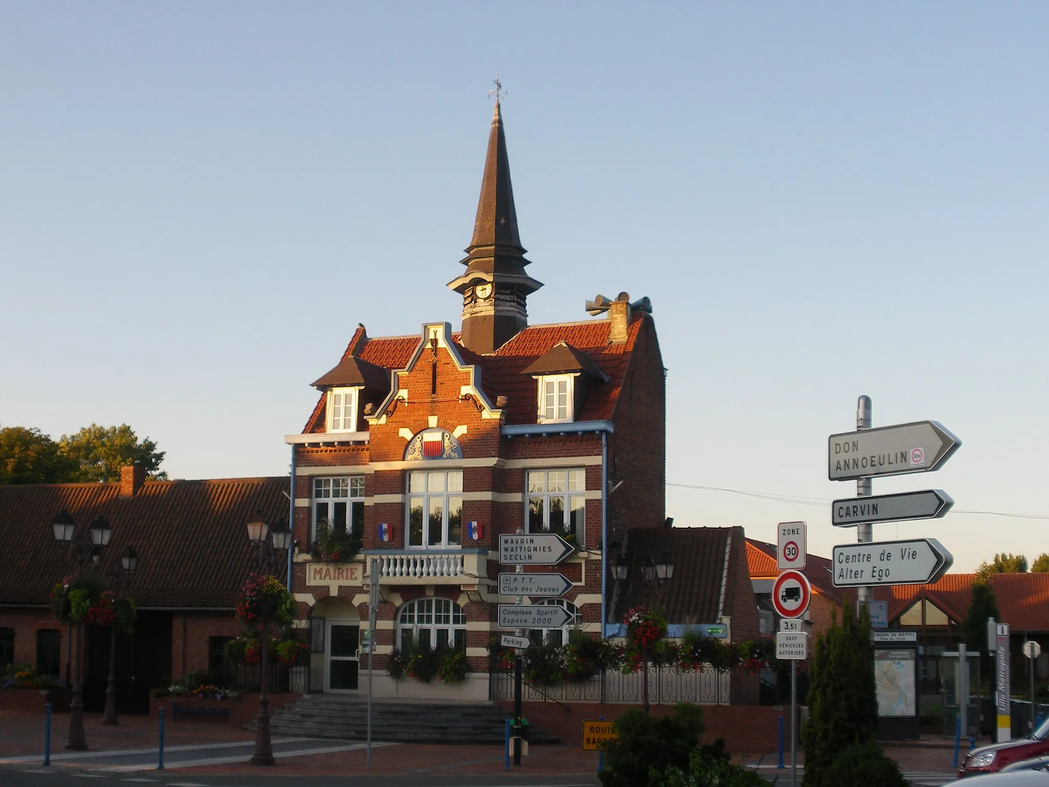 Photo showing: Vue de la mairie de Sainghin-en-Weppes.